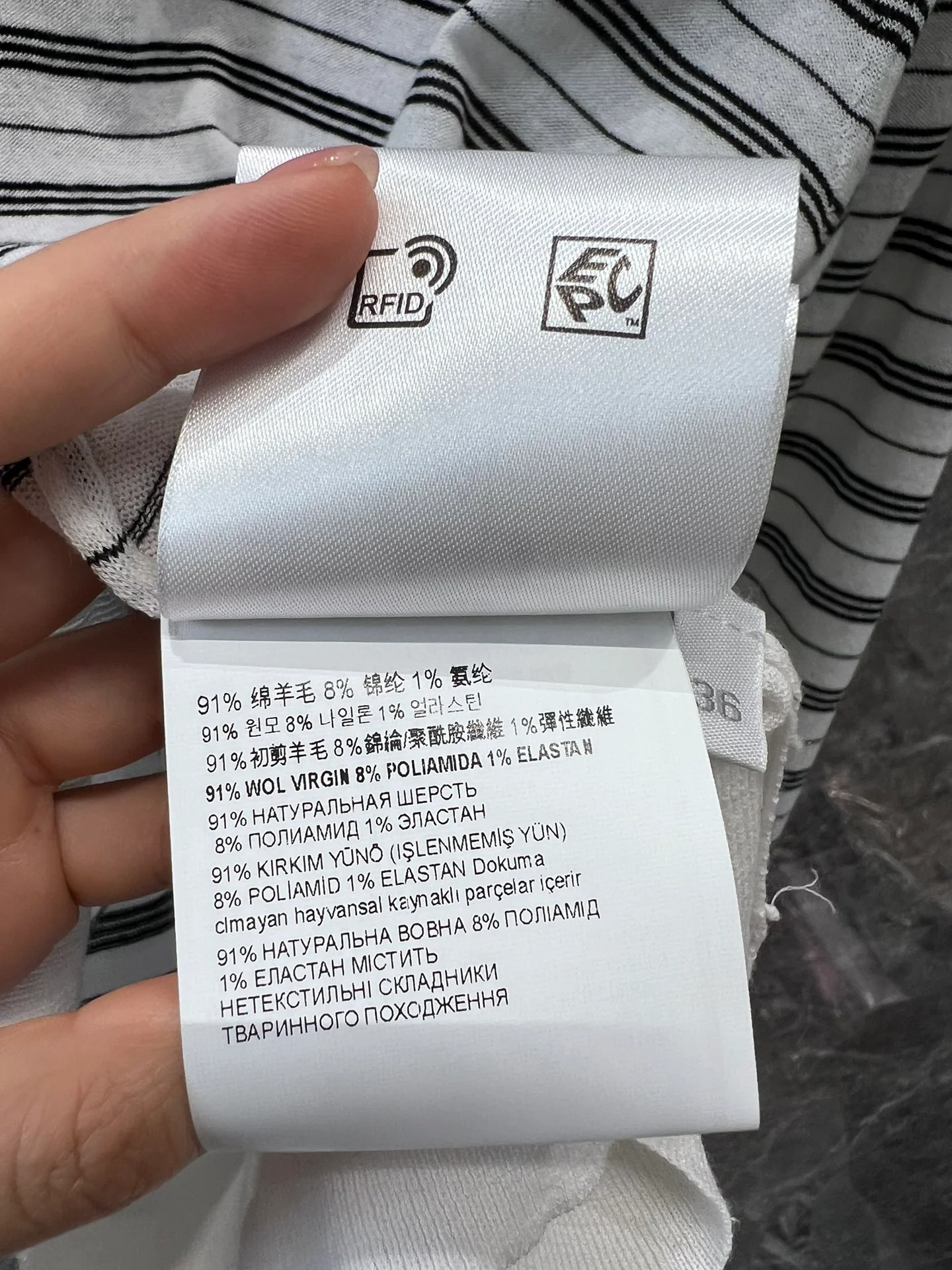 Miu Miu - 2404 - Вязаный свитер-поло с воротником и длинными рукавами в девичьем стиле