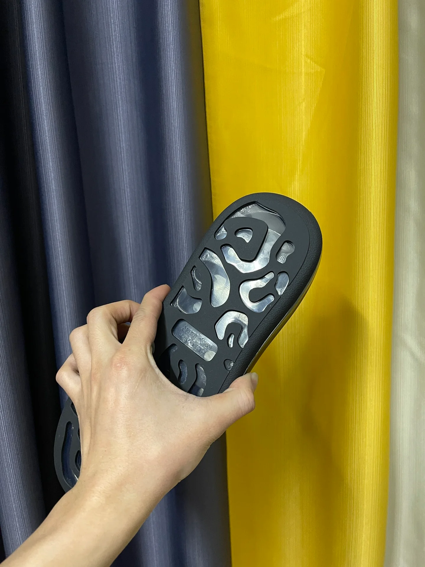 Классические белые кроссовки McQueen - унисекс - черная кожаная пятка - черная амортизирующая подошва