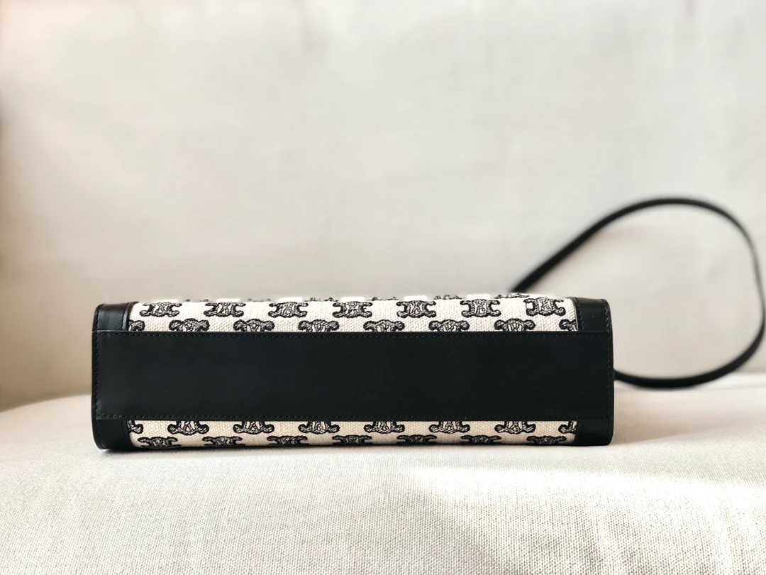 Сумка Celine Cabas Small Triomphe с вышивкой, вертикальная.