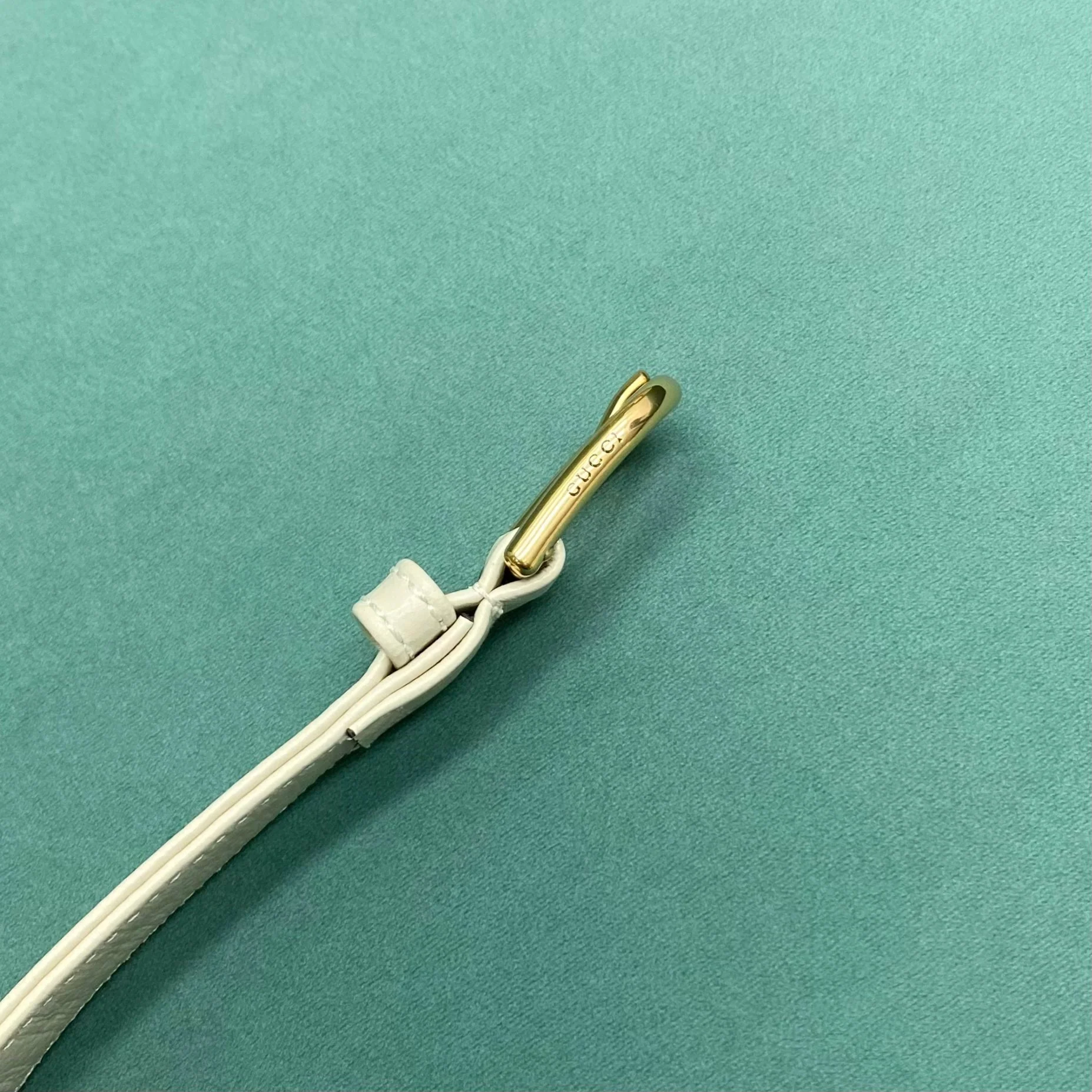 Сумка Gucci на цепочке через плечо - белая