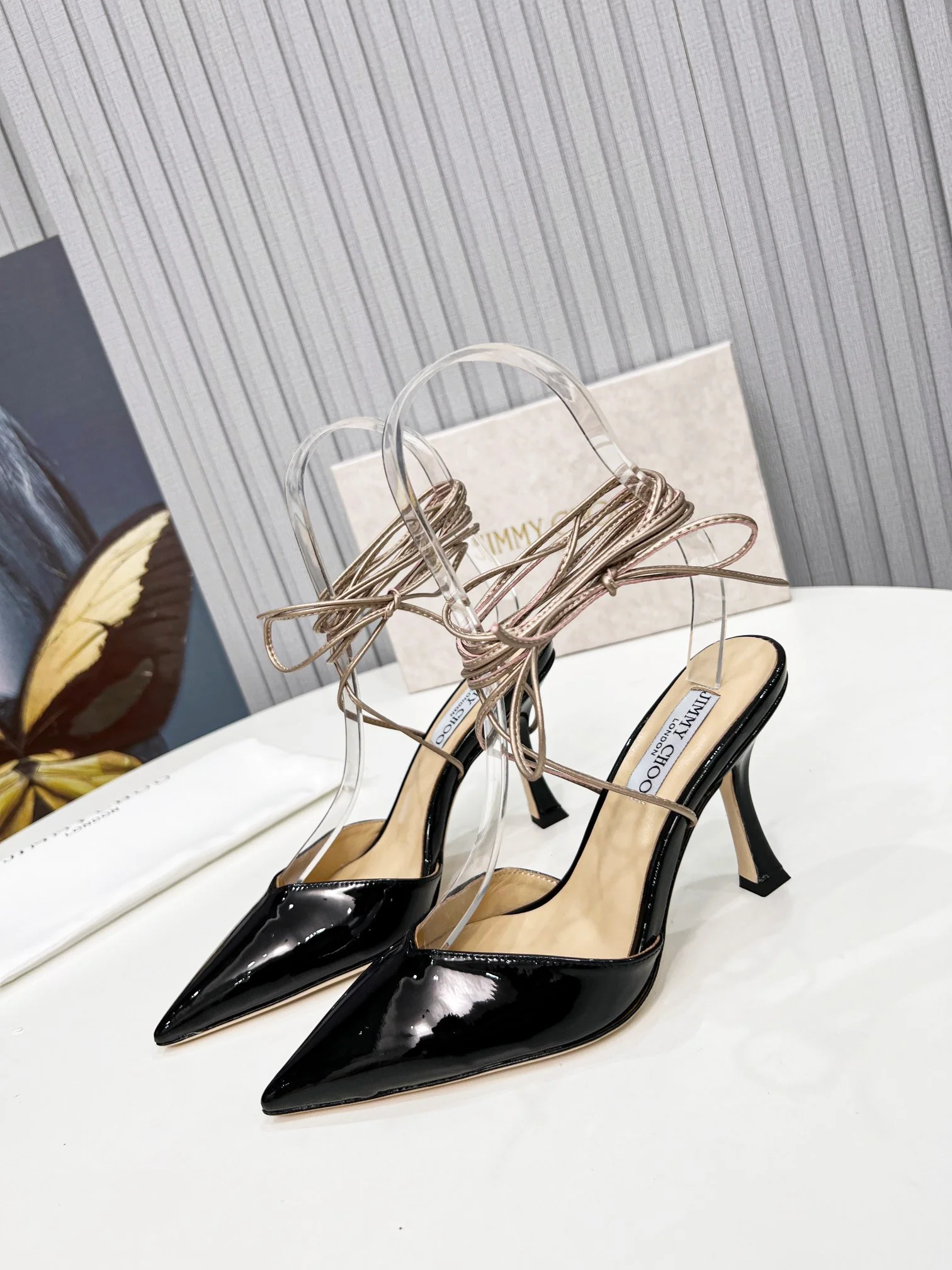 Босоножки Jimmy с острым носком и ремешками - черные