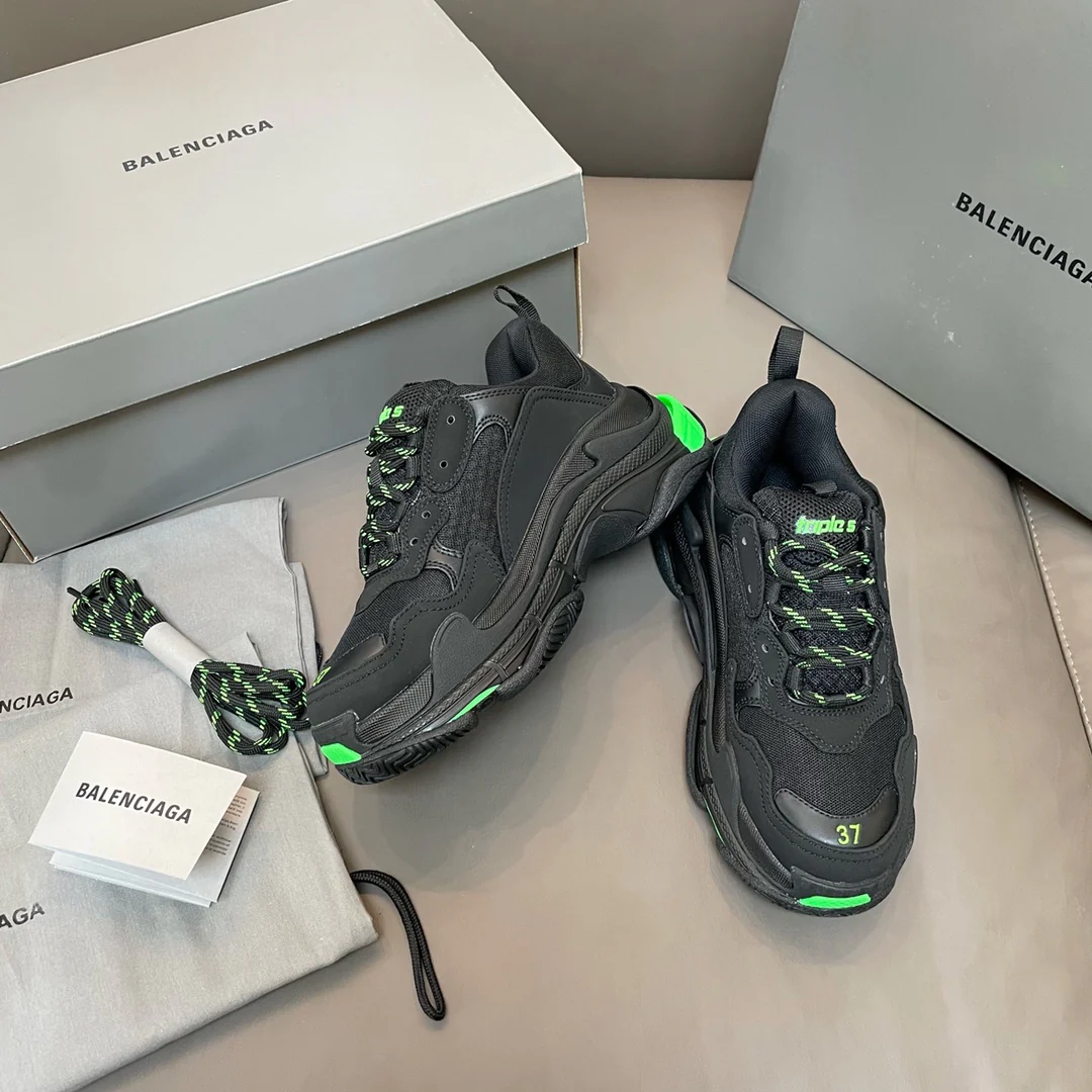 Кроссовки Balenciaga Triples Sporty Chunk в чёрно-зелёном цвете