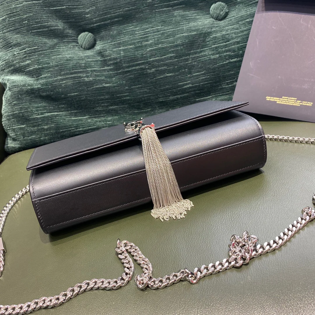Черная сумка-кроссбоди YSL Kate с цепочкой и серебряной пряжкой