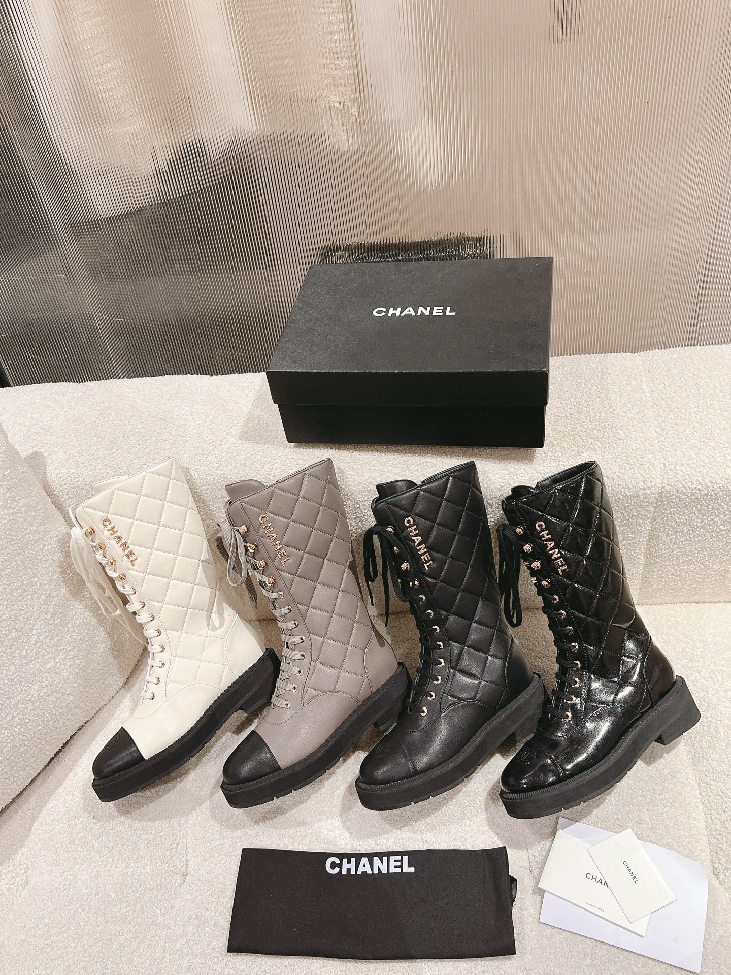 Стеганые ботинки Chanel 2024 — изображение из коллекции