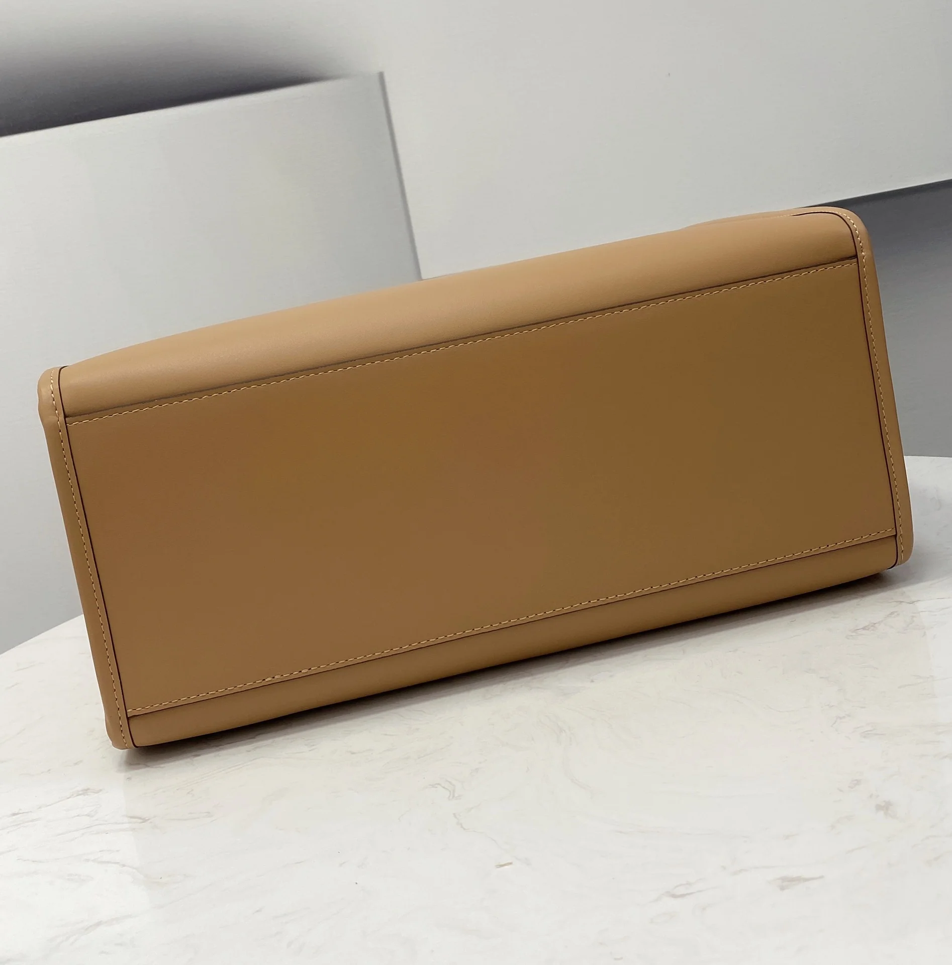 Сумка-тоут Fendi - бежевая