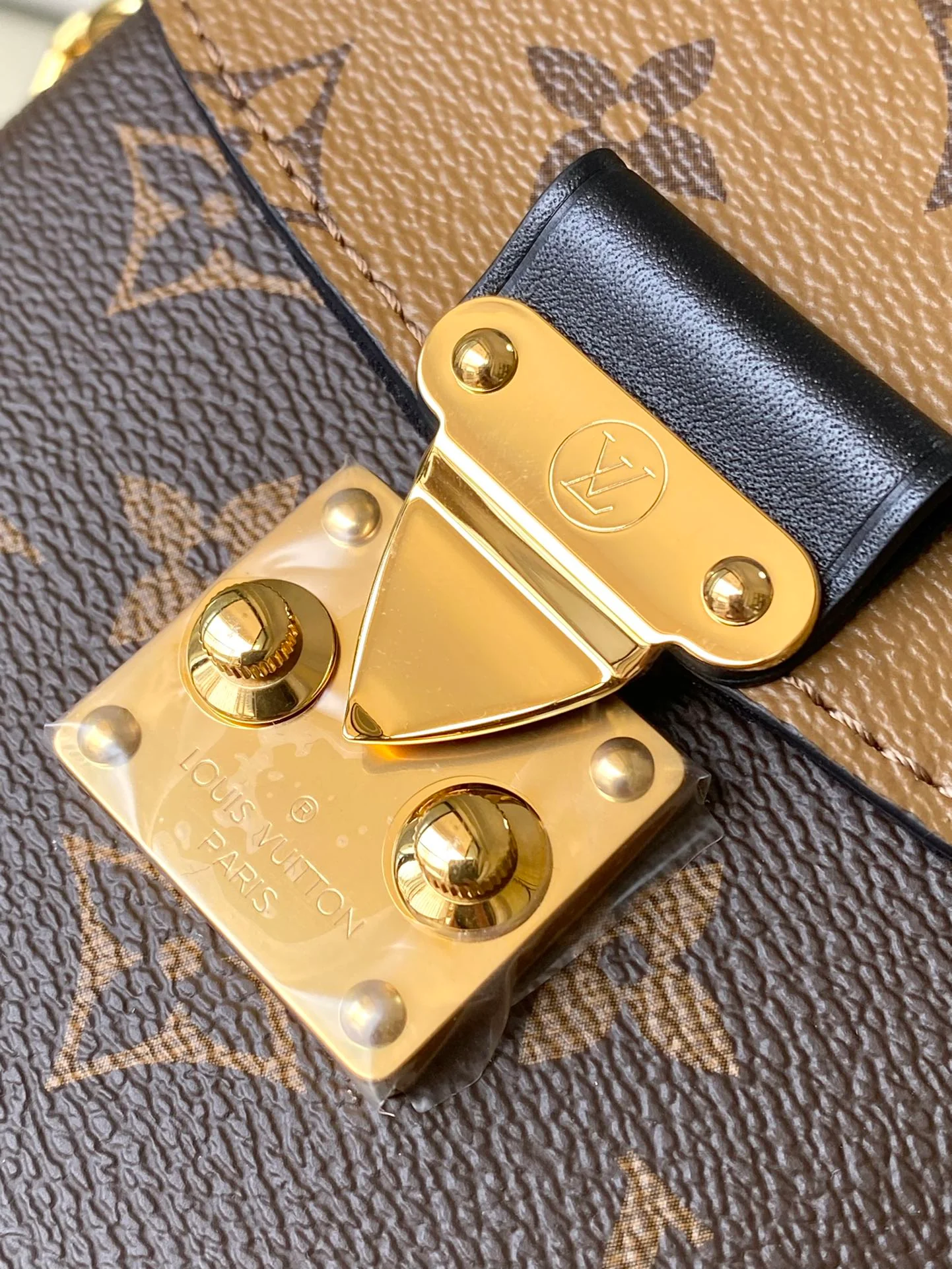 m82465-LV-camera-box-small box bag