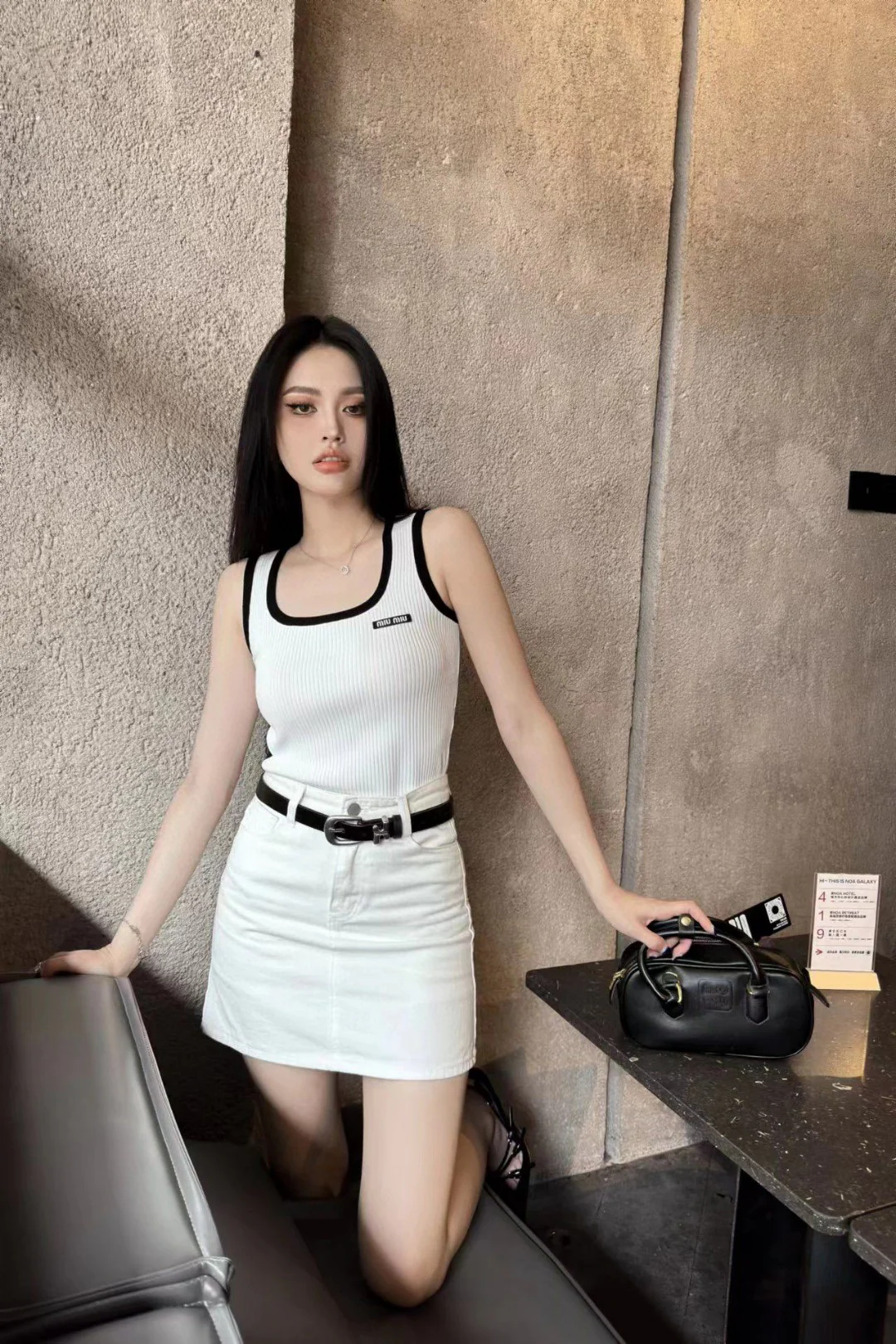 Вязаный жилет Miu Miu 2404 с квадратным вырезом и цветными блоками - белый