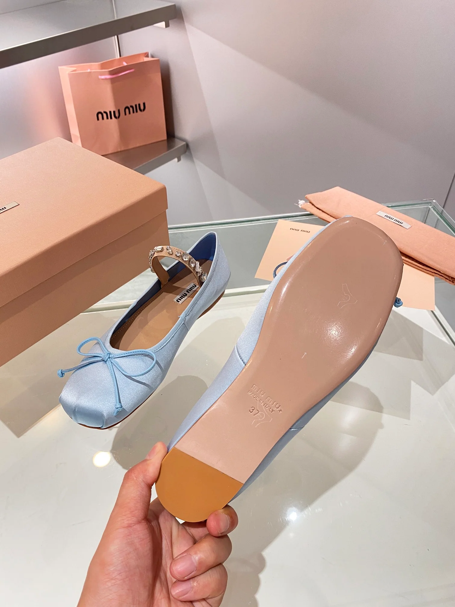 Новые поступления коллекции Miu Miu осень/зима 2023 — Балетки — Светло-голубые