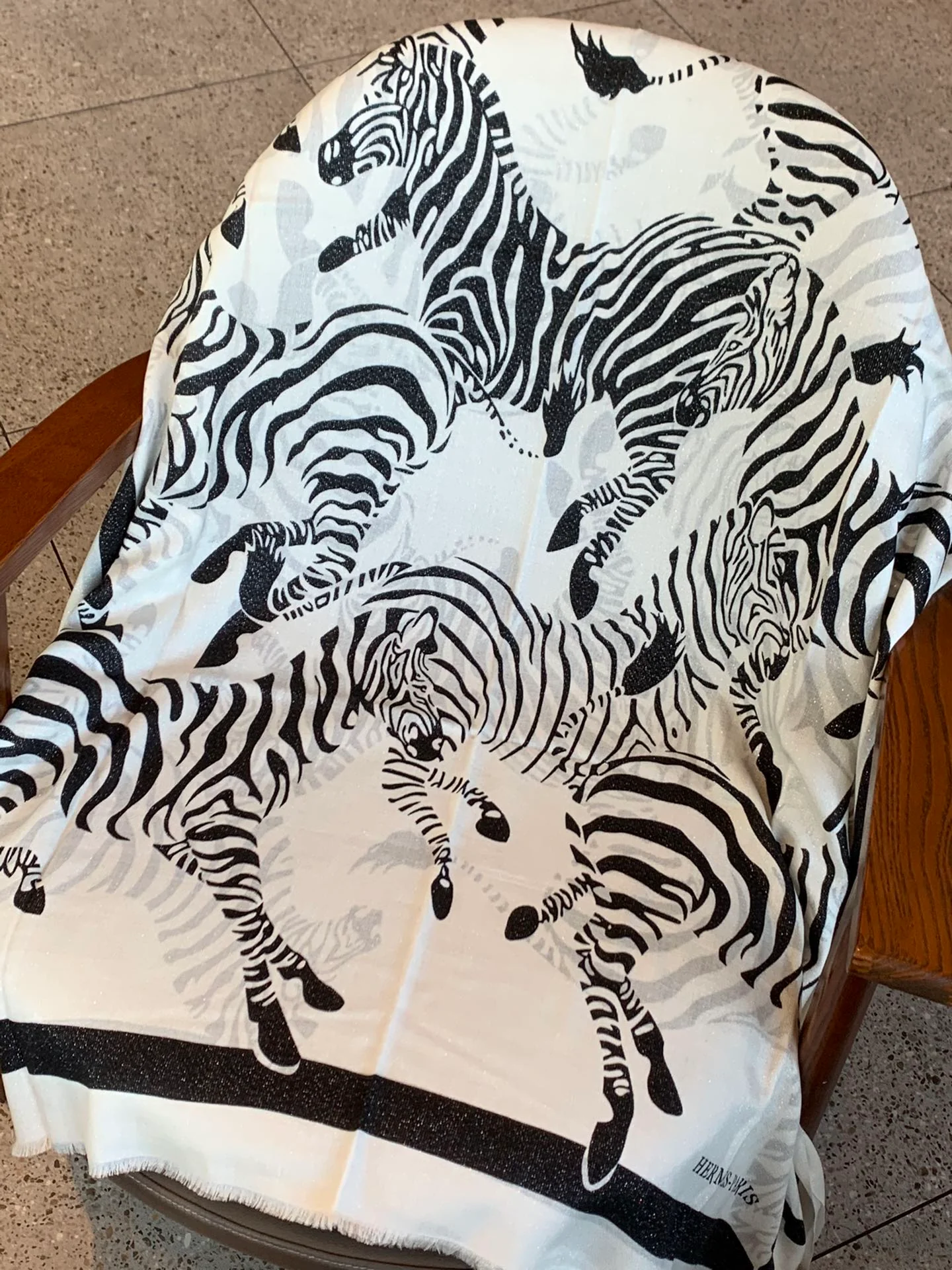 Длинный церемониальный шарф Hermes с изображением лошади — 100-200 см — Кашемировый принт — Белый