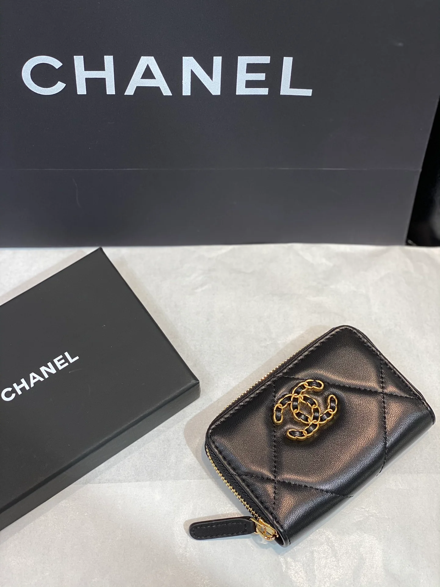 Chanel 19 серия - Кардхолдер/кошелек на цепочке в форме бриллианта