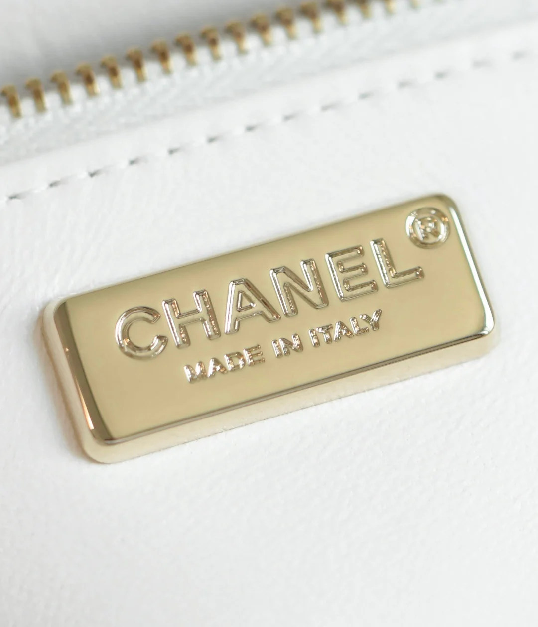 Мини-рюкзак Chanel 25b с пайетками - белый