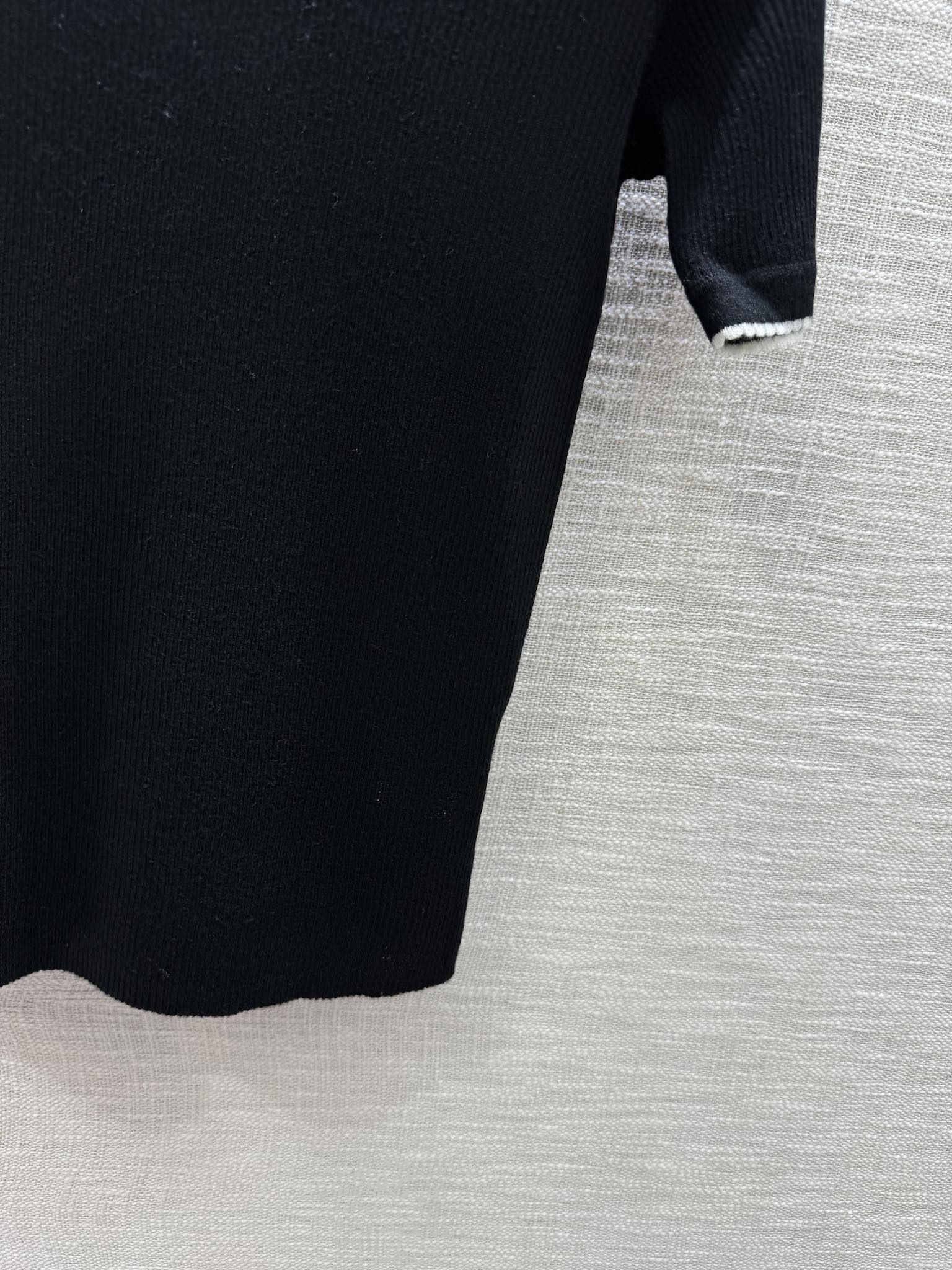 Chanel 2404 - Вязаный топ с короткими рукавами и контрастным вырезом - Черный