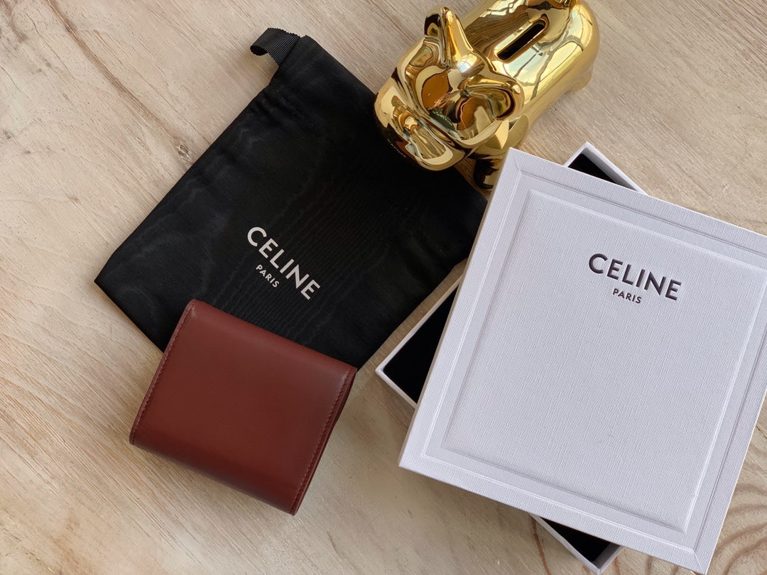 Celine TRIOMPHE 小号亮泽羊皮翻盖钱包-酒红