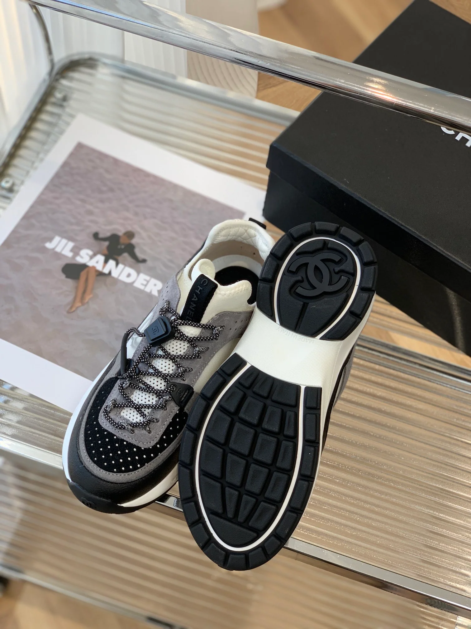 Chanel - Повседневные кроссовки - Черно-серые