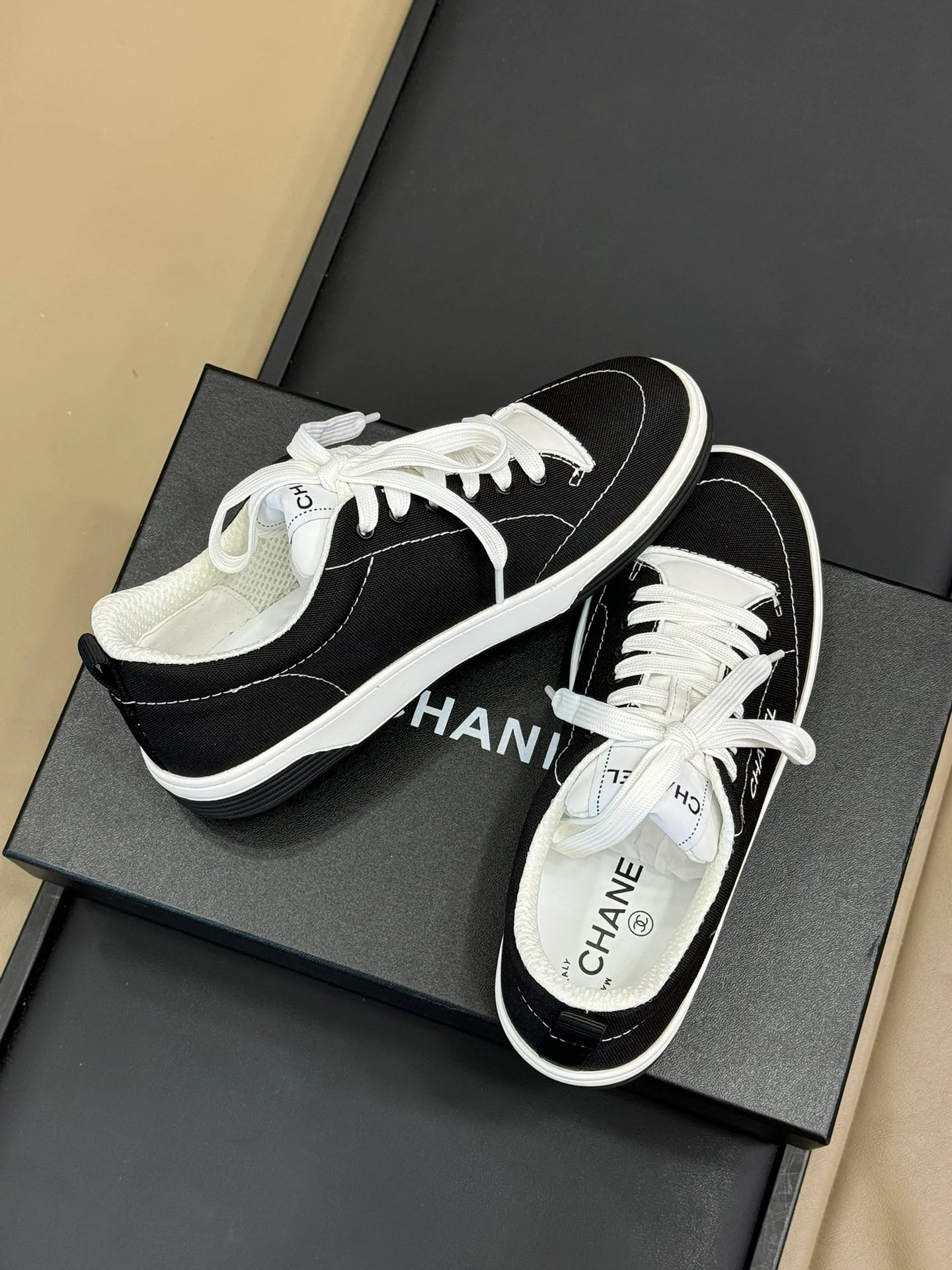Скейтбордные кроссовки Chanel 2024 - черные