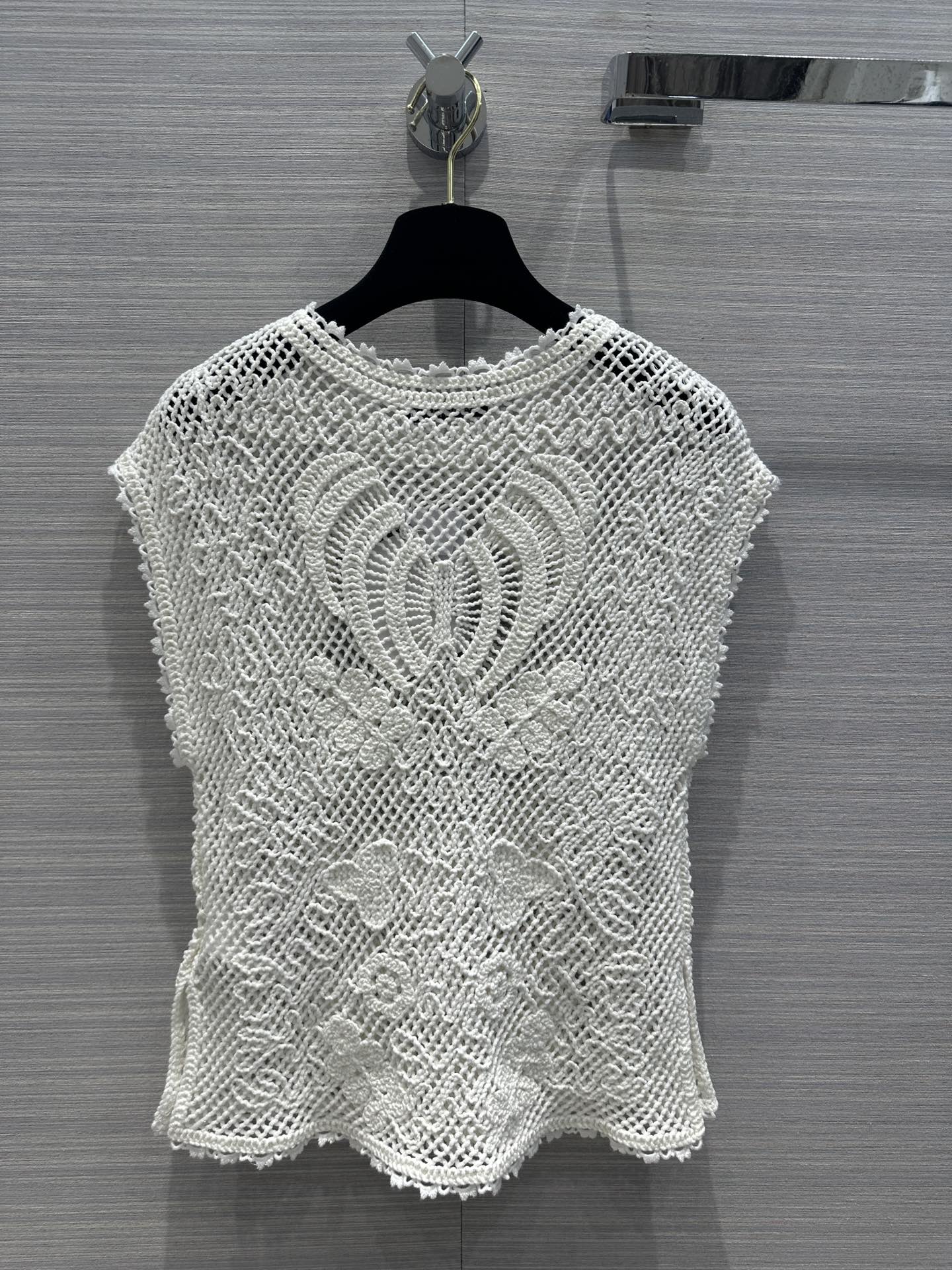 Вязаный ажурный топ из коллекции Dior весна/лето 2024.