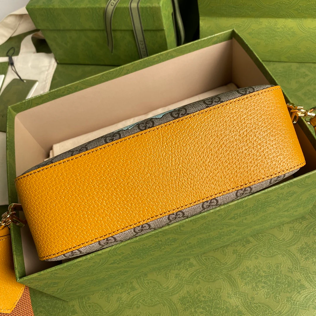 Фотосумка Gucci в виде плюшевого медведя.