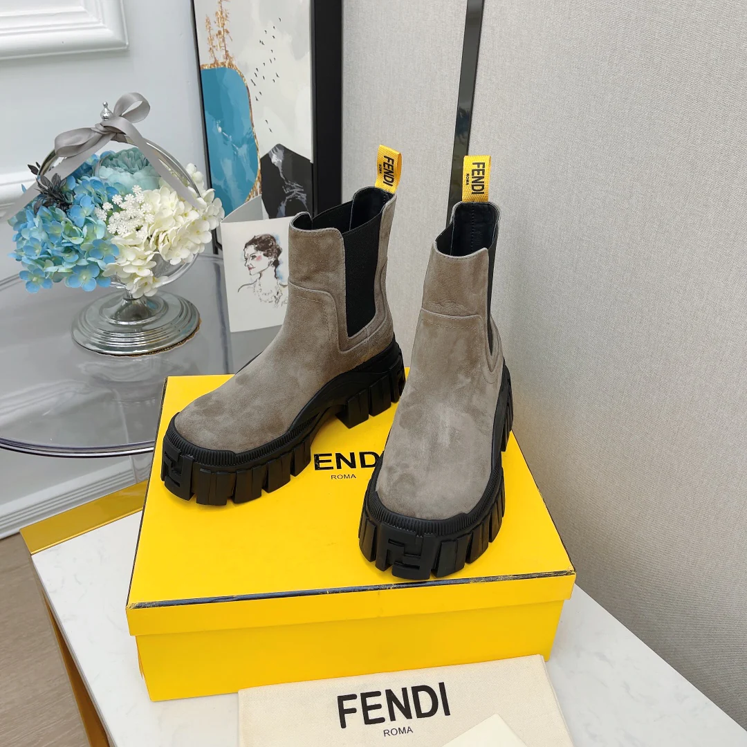 Fendi - Новинка сезона осень/зима 2022 - Ботинки челси на платформе