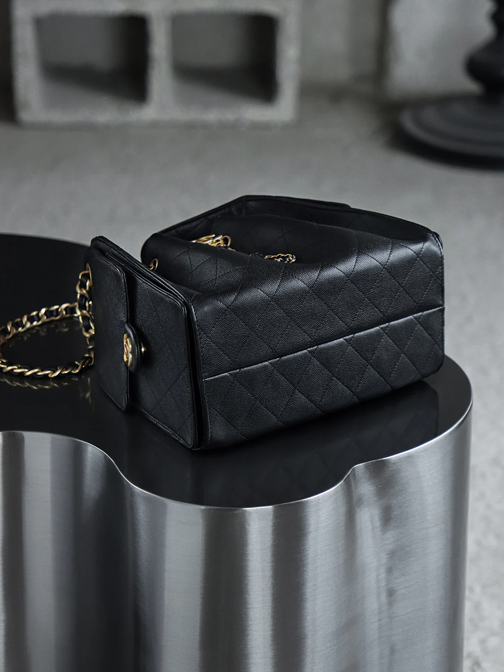 Сумка Chanel 25 - Хиппи-хобо, маленькая - Золотая пряжка