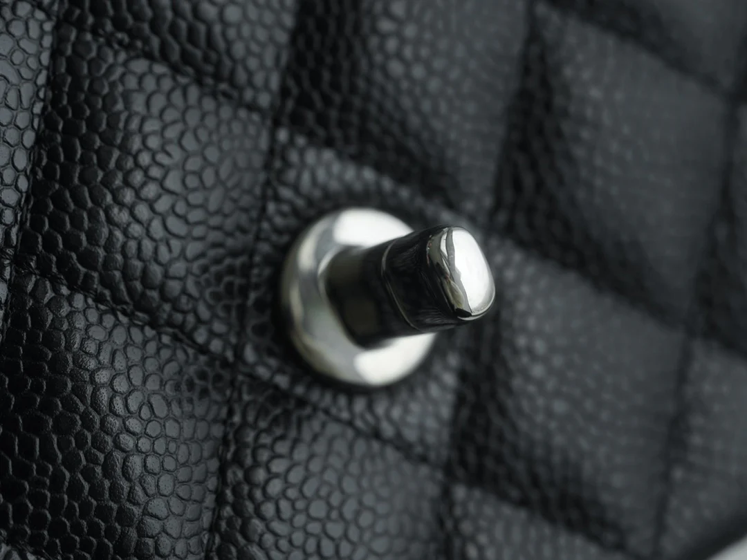 Chanel Classic Flap Caviar Black Medium