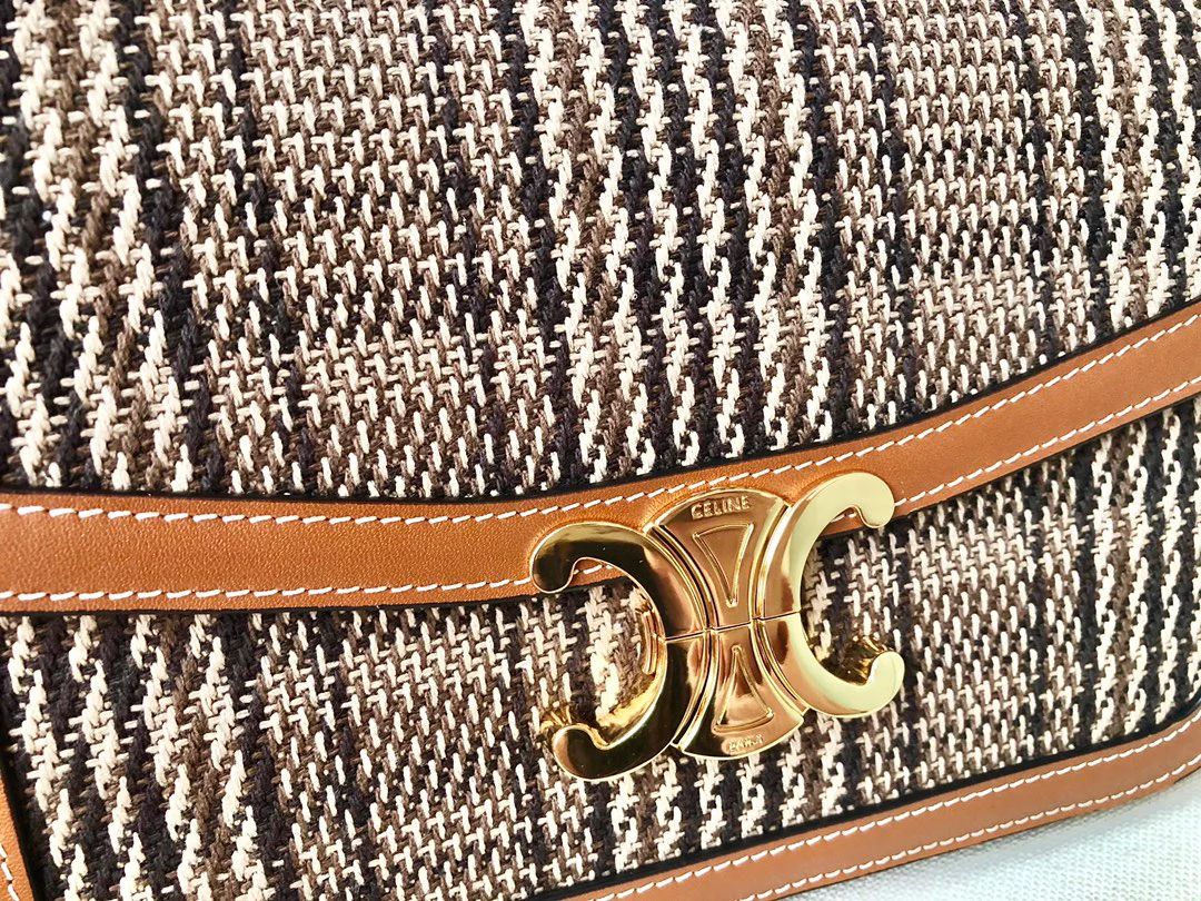 Сумка Celine Triomphe Medium из искусственной кожи и кожи вагю, в желто-коричневой клетке ?гусиная лапка?.