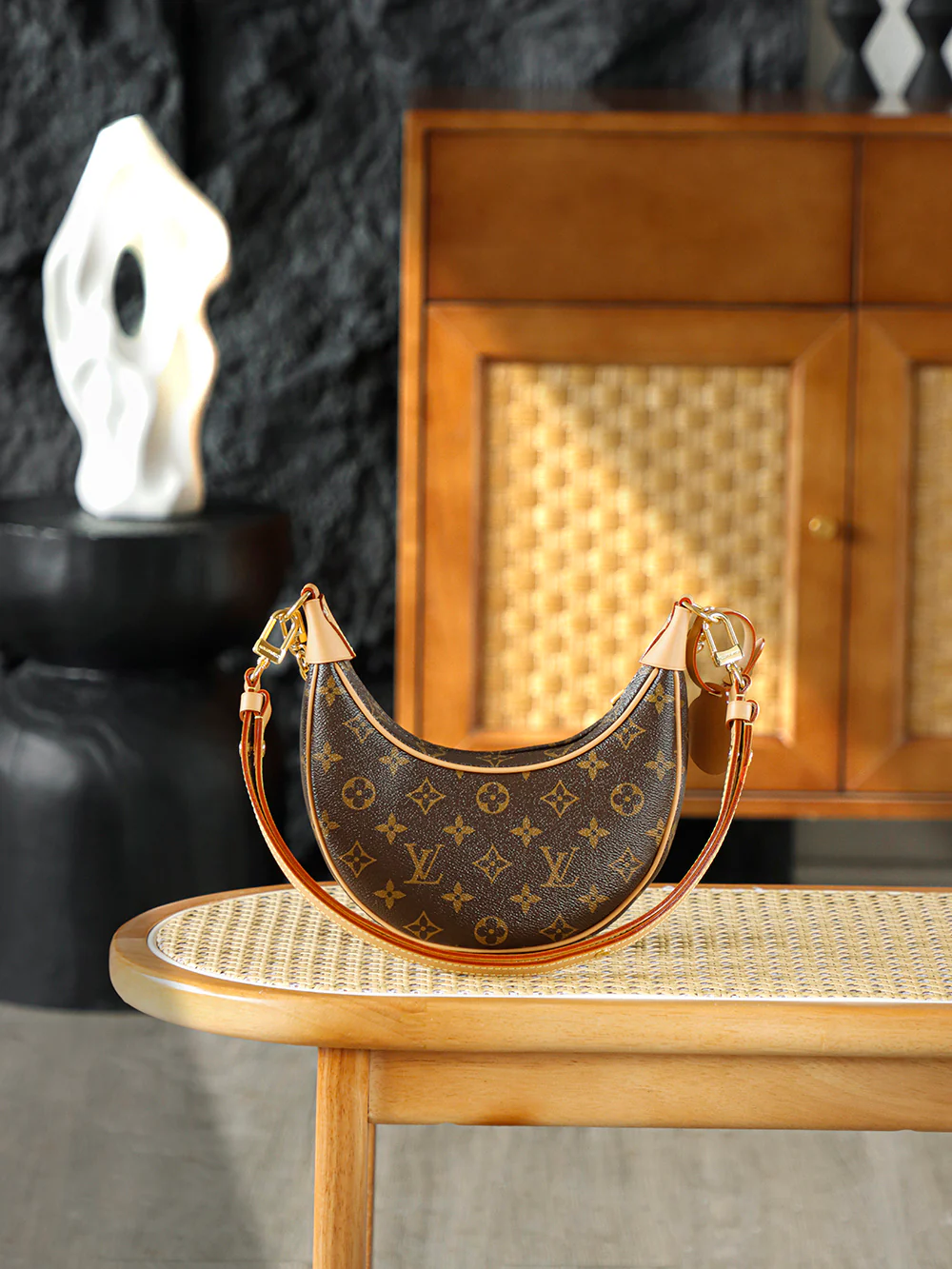 LV-m81098-loop Moon Bag