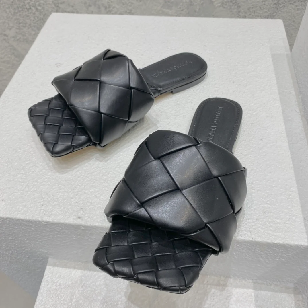 Новинка сезона весна/лето 2021 от BV - Плоские плетеные тапочки - Черные