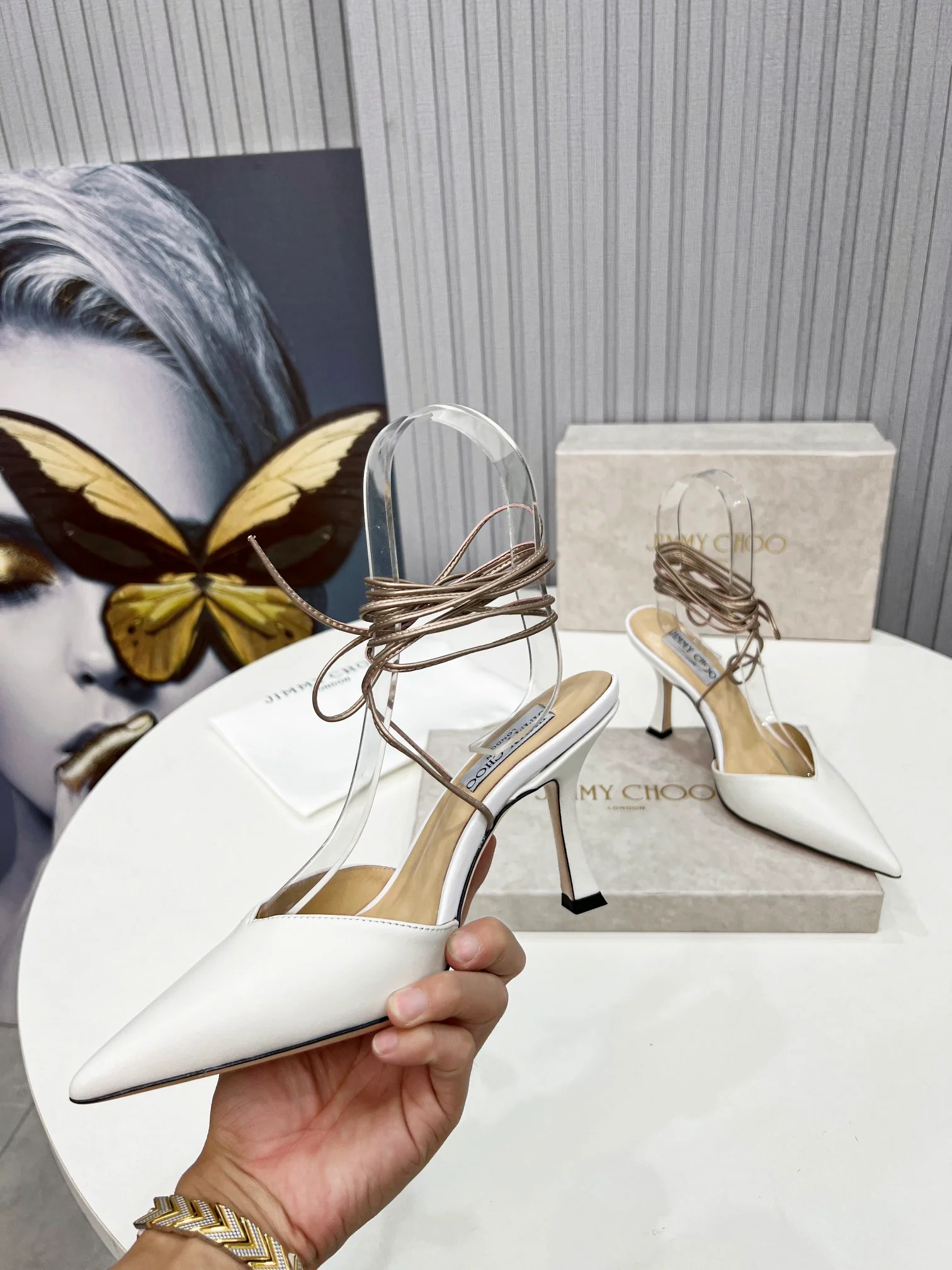 Туфли на каблуке с острым носком и ремешками Jimmy - белые