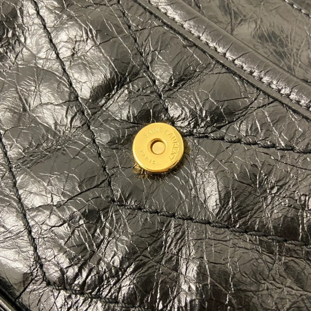 YSL Niki Baby 22 см, кожаный ремешок, черный, с золотой цепочкой