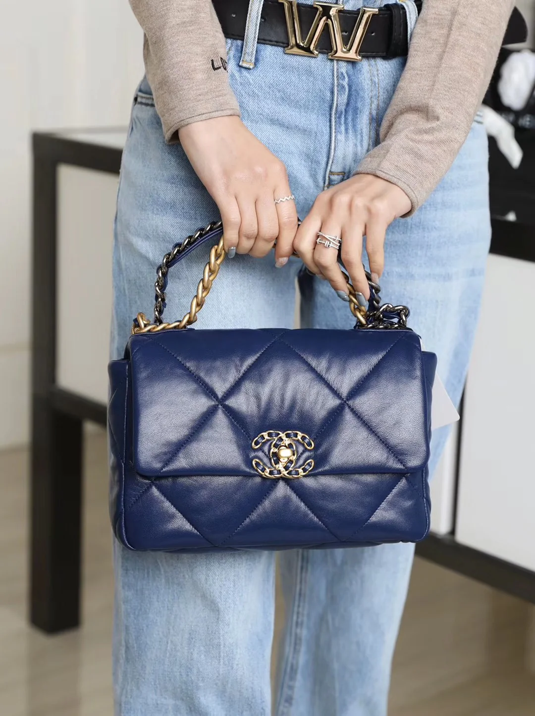 Сумка Chanel 19 - маленькая, темно-синяя