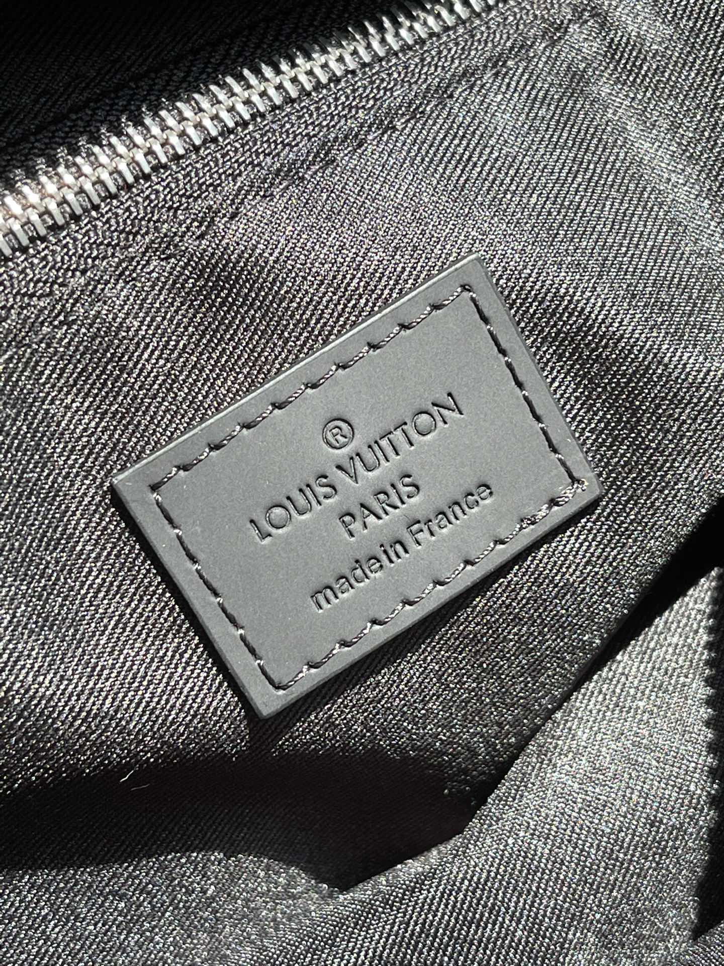 lv-m47527-damier canvas toiletry bag-clutch-1