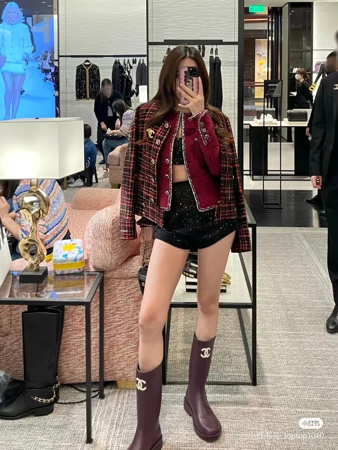 Chanel - Винтажные резиновые сапоги - Фотографии в них