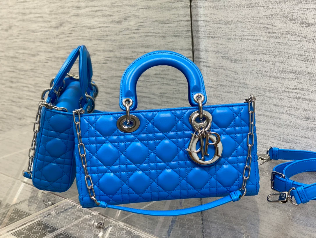 Сумка Dior Lady D'Joy, большой размер, стеганая овечья кожа, яблочно-голубой цвет.