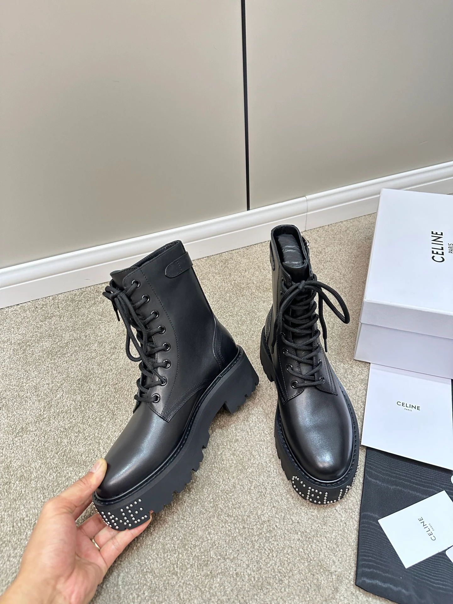 Ботильоны Celine на платформе из телячьей кожи, черные, со шнуровкой.