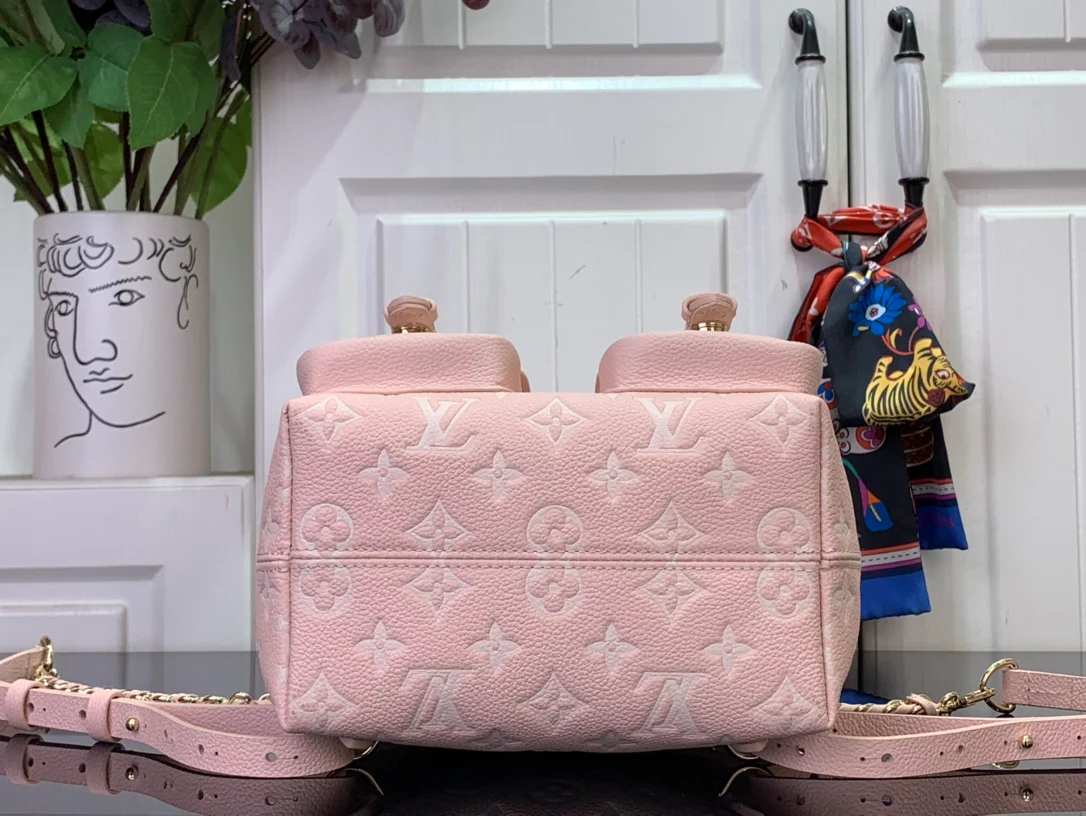 Рюкзак LV Backup из кожи и металла - розовый