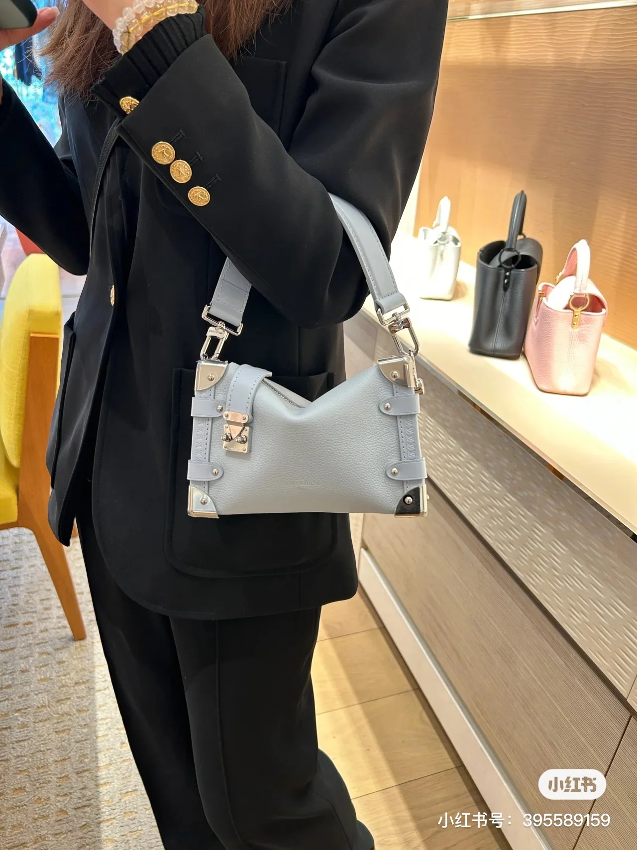 m83080-LV-side-trunk-pm chain bag-blue