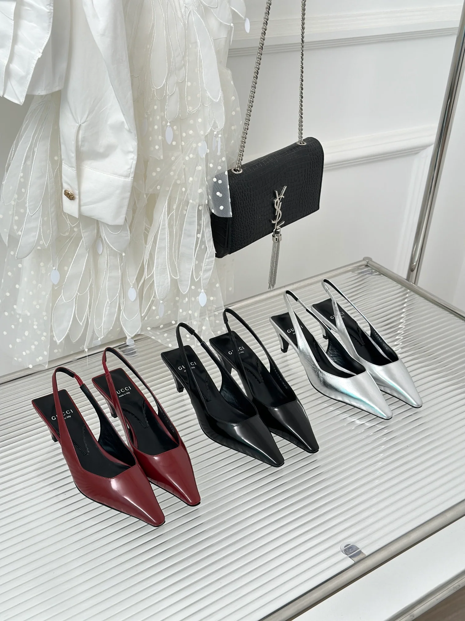 Новинка сезона весна/лето 2023 — Босоножки на невысоком каблуке с острым носком — Черные