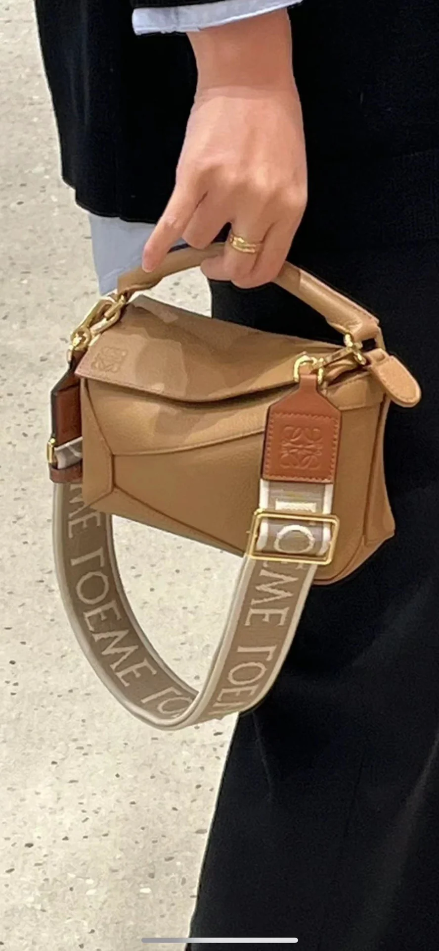 Миниатюрная кожаная сумка Loewe Puzzle Mini