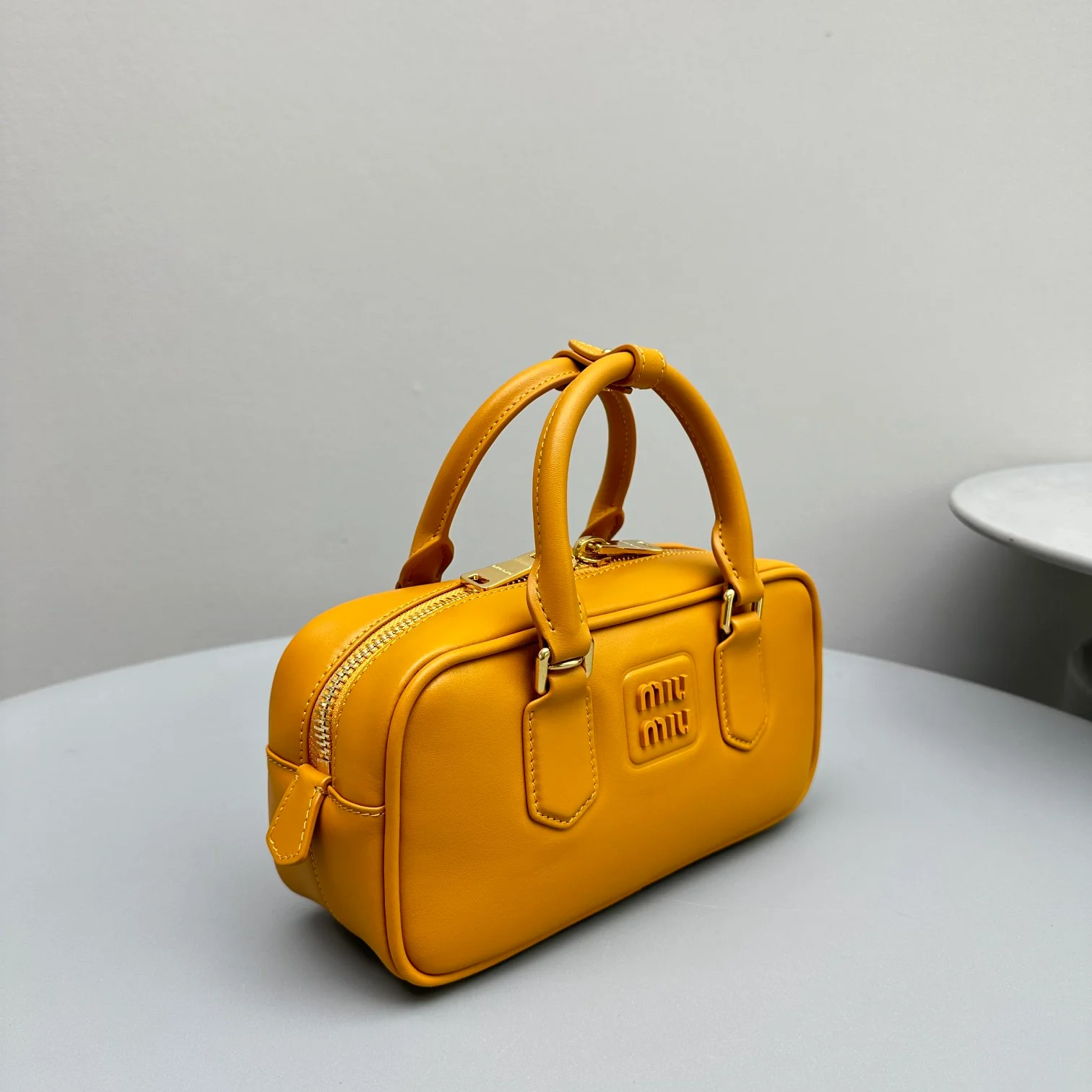 Сумка для боулинга Miu Miu - Маленькая - Тыквенно-желтая