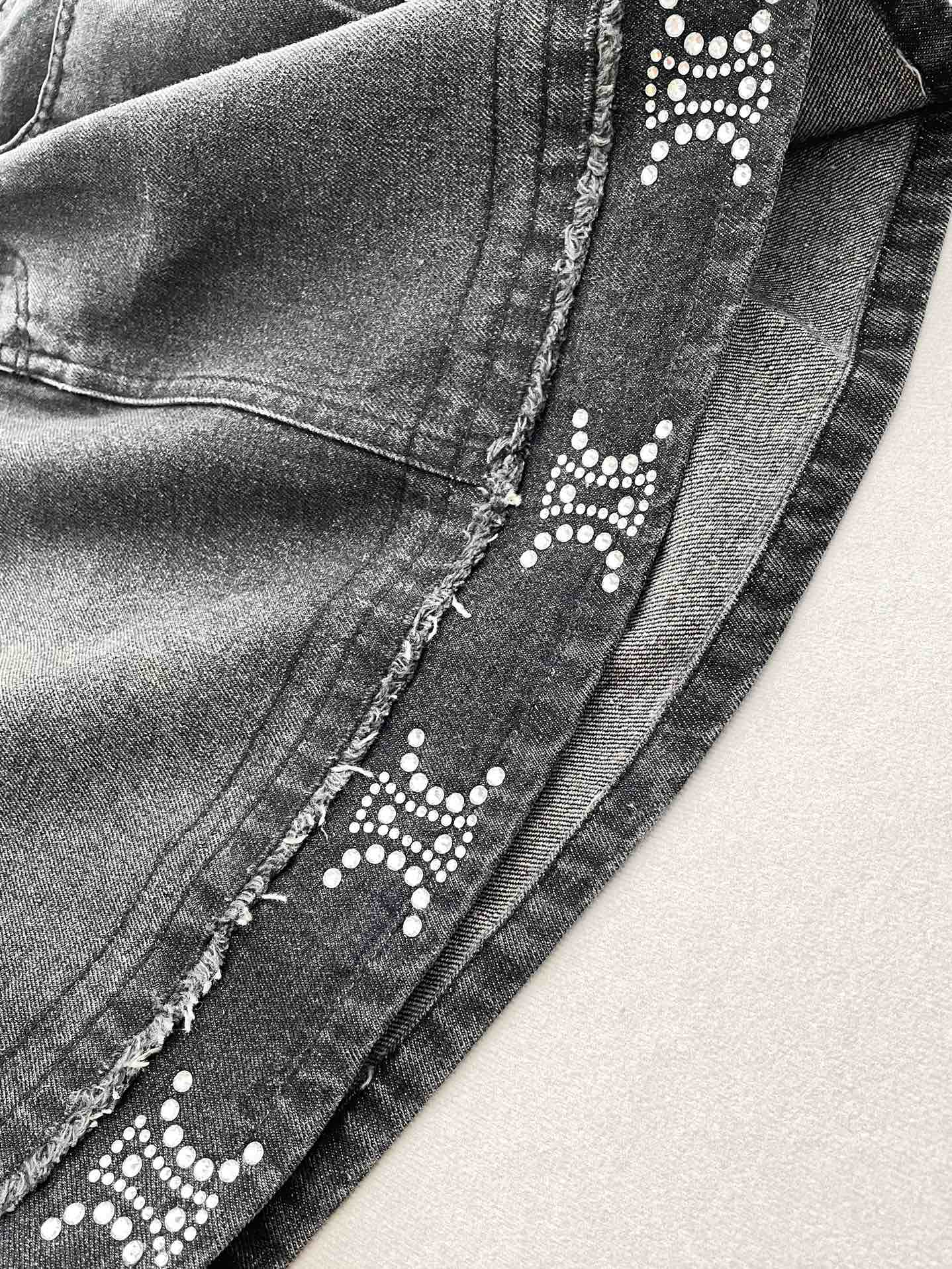 Celine-2404 - Свободная футболка с коротким рукавом и джинсовая юбка с узором ?Триумфальная арка?