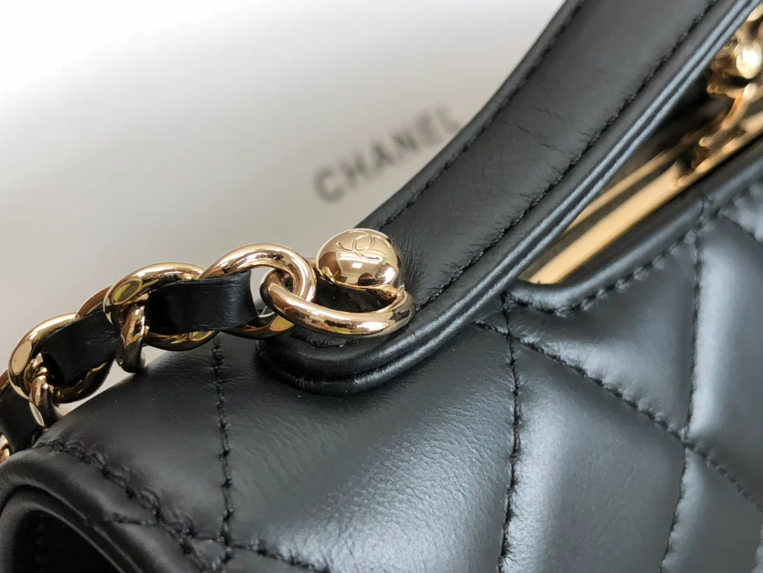 Вечерняя сумочка Chanel, новинка 2022 года - черная.