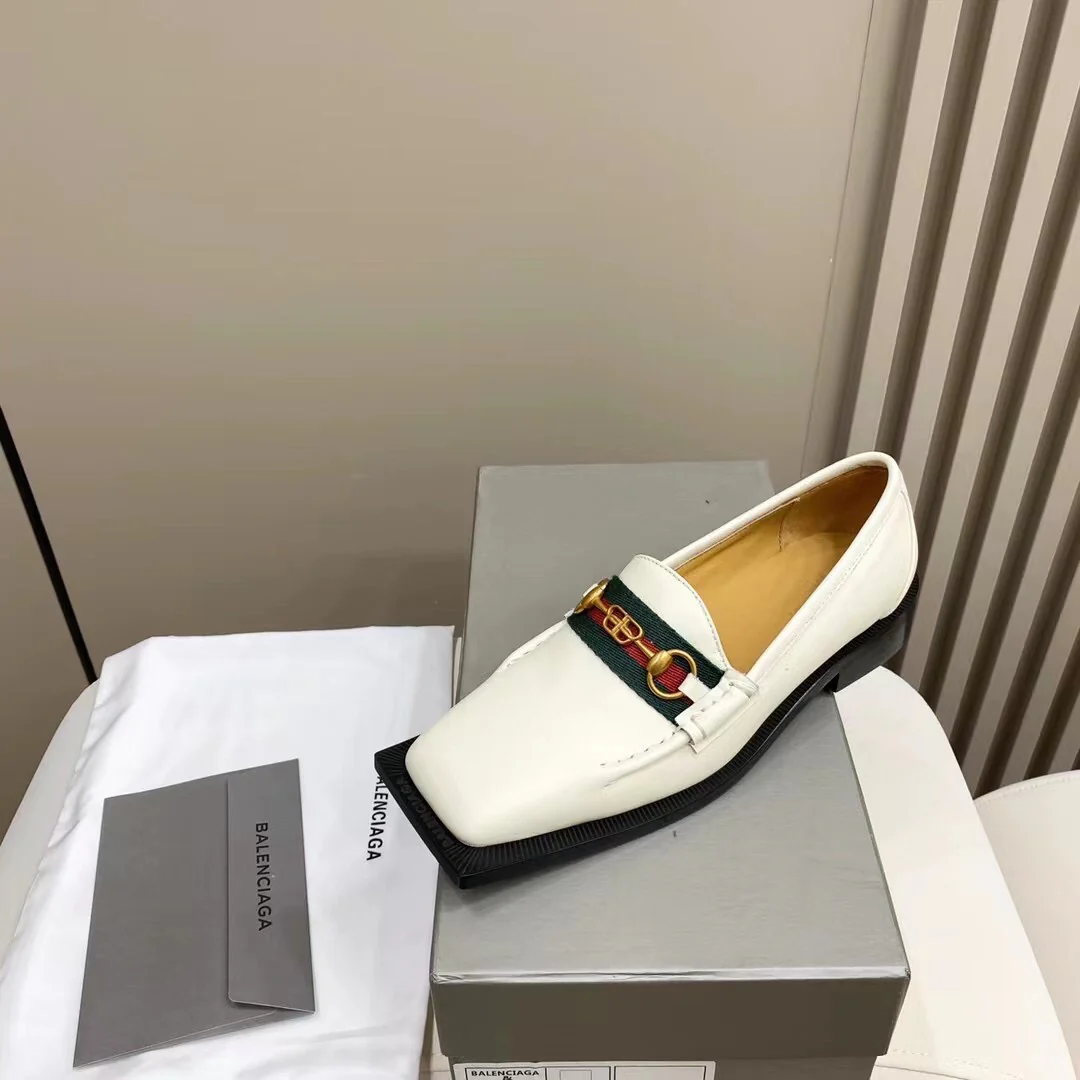 Balenciaga - Обувь в афро-стиле