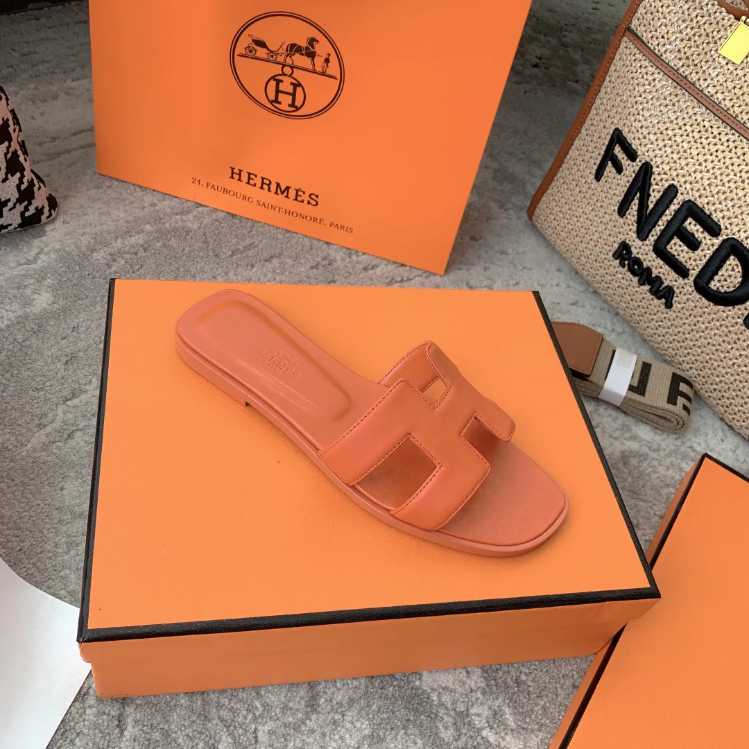 Новинка весны 2022 года от Hermes - плоские тапочки H.