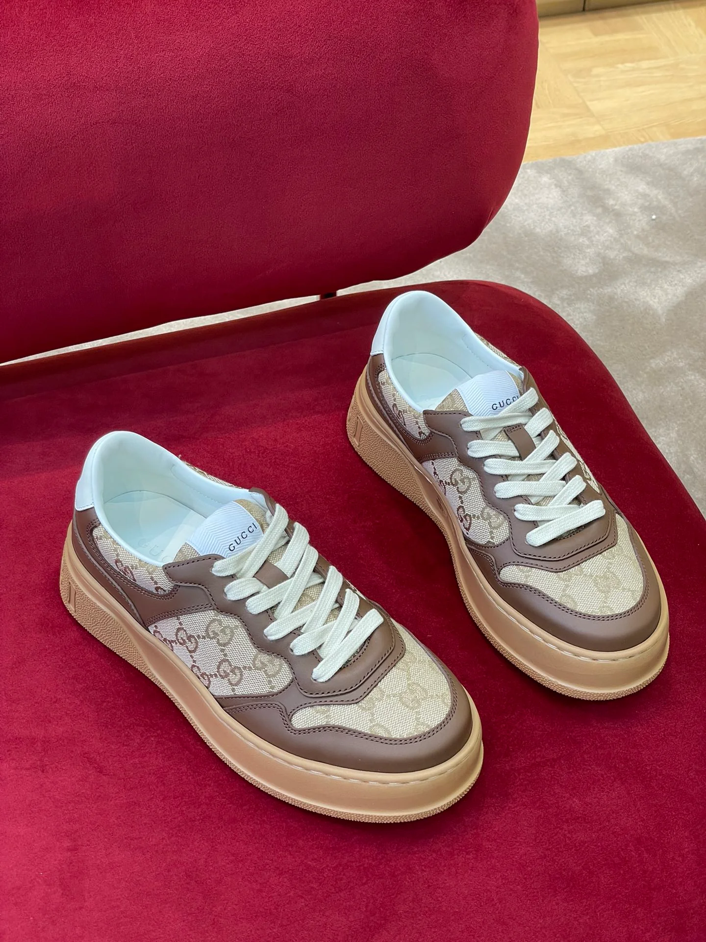 Gucci - Новинка сезона осень/зима 2022 - Туфли цвета 