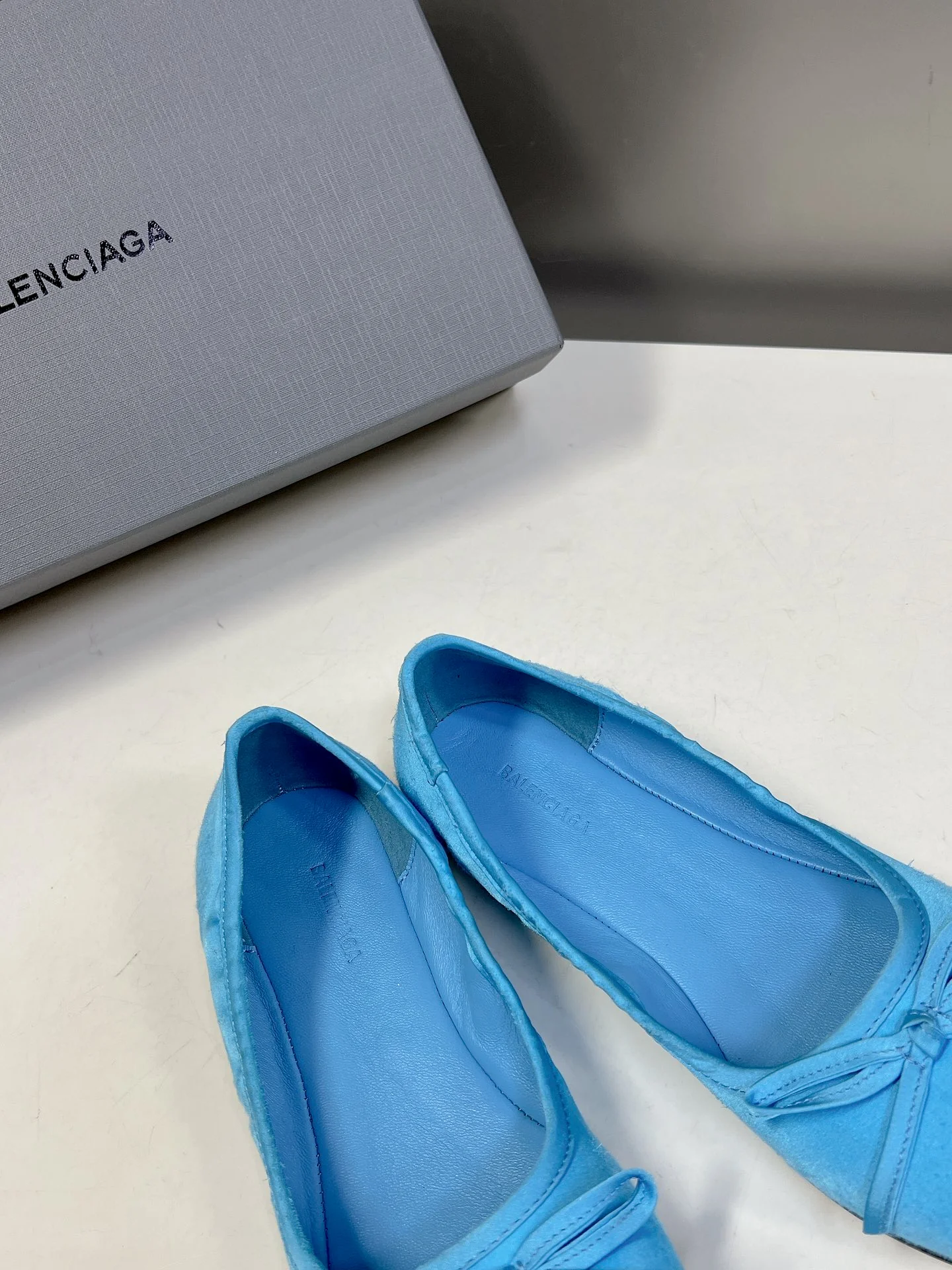 Коллекция Balenciaga 2023 года с подиума - Балетки - Синие