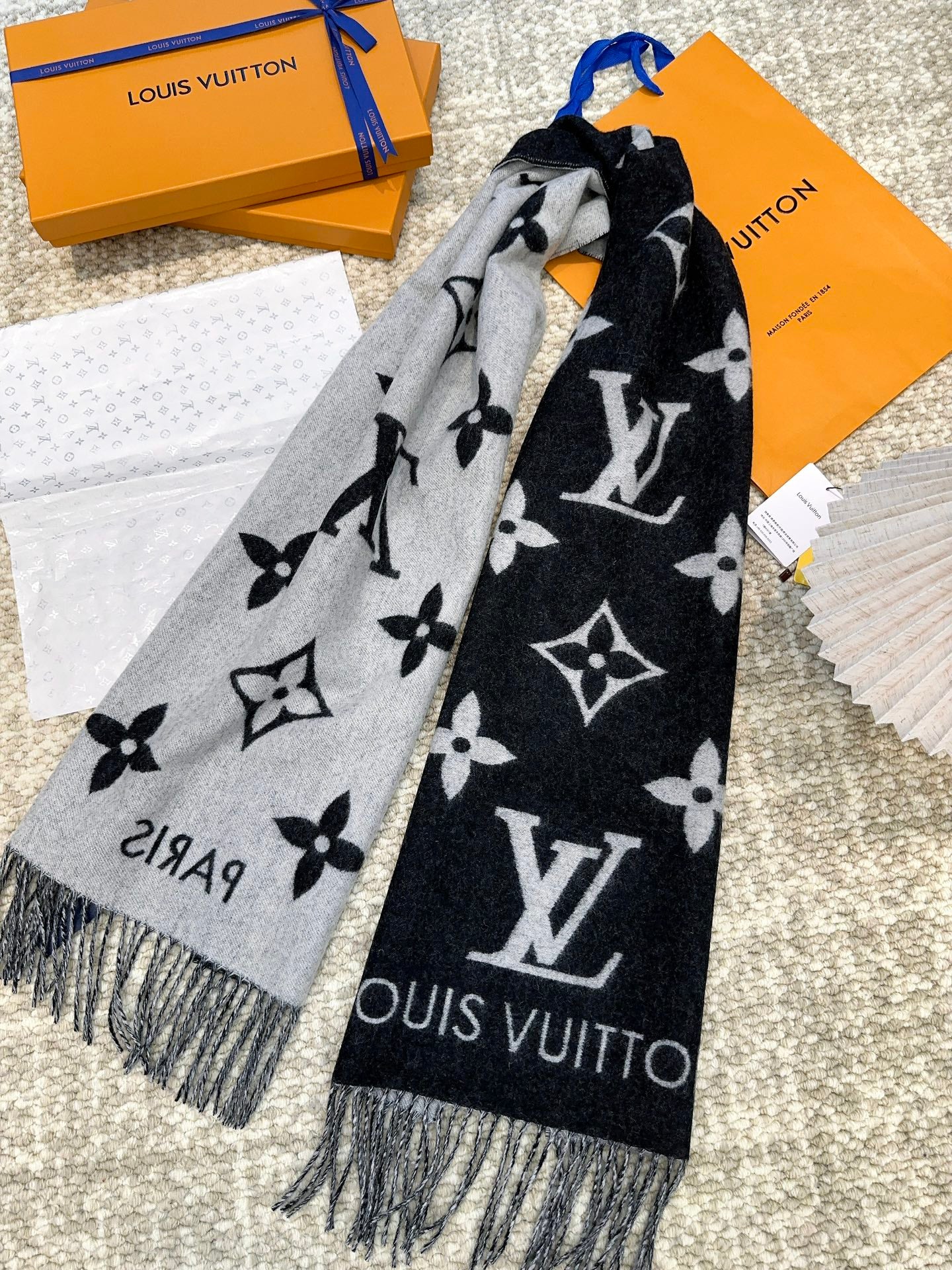Шарф LV 2024 с классическим логотипом - черно-серый
