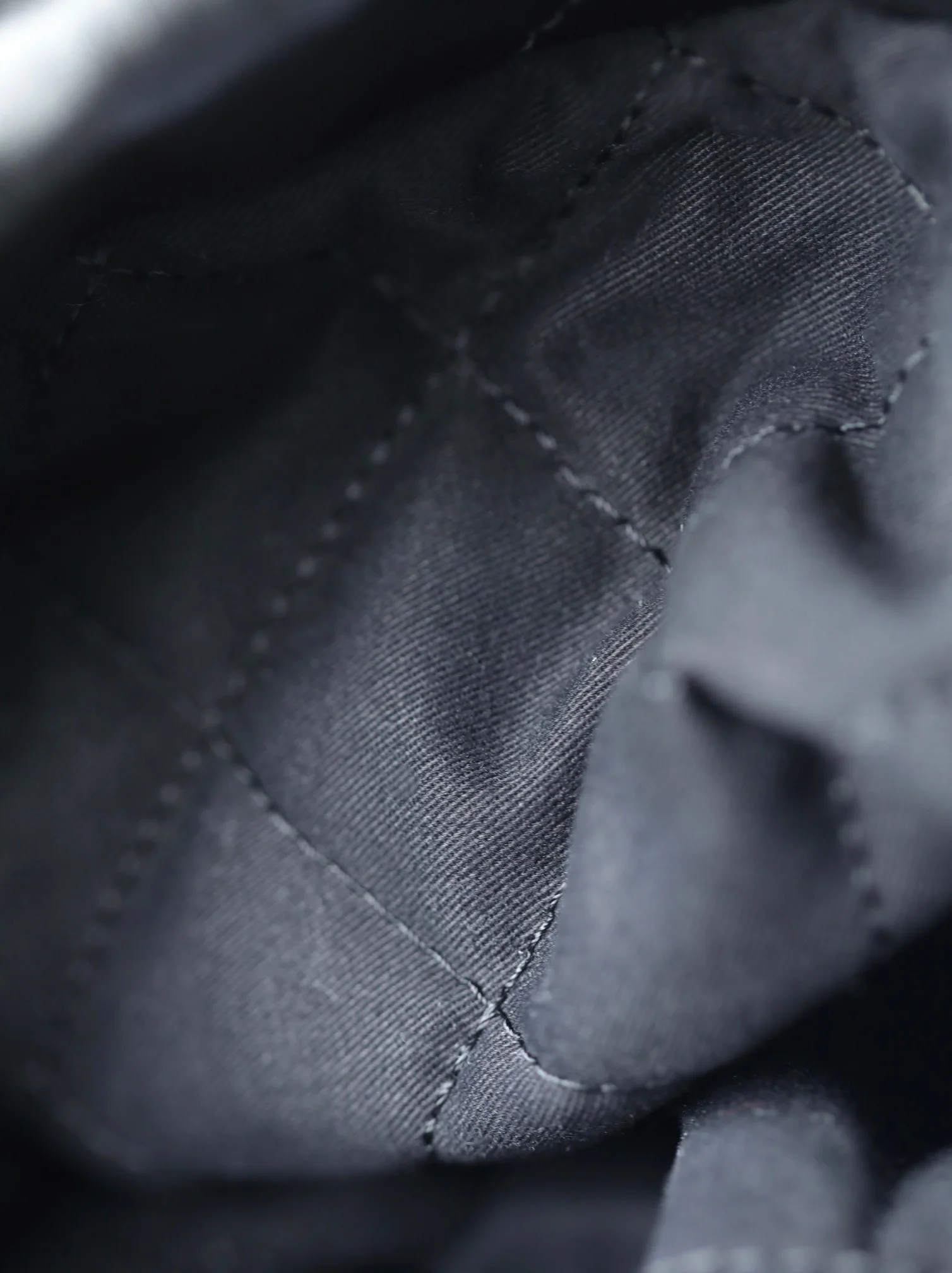 Сумка-шоппер Chanel - маленькая - черная с золотой пряжкой