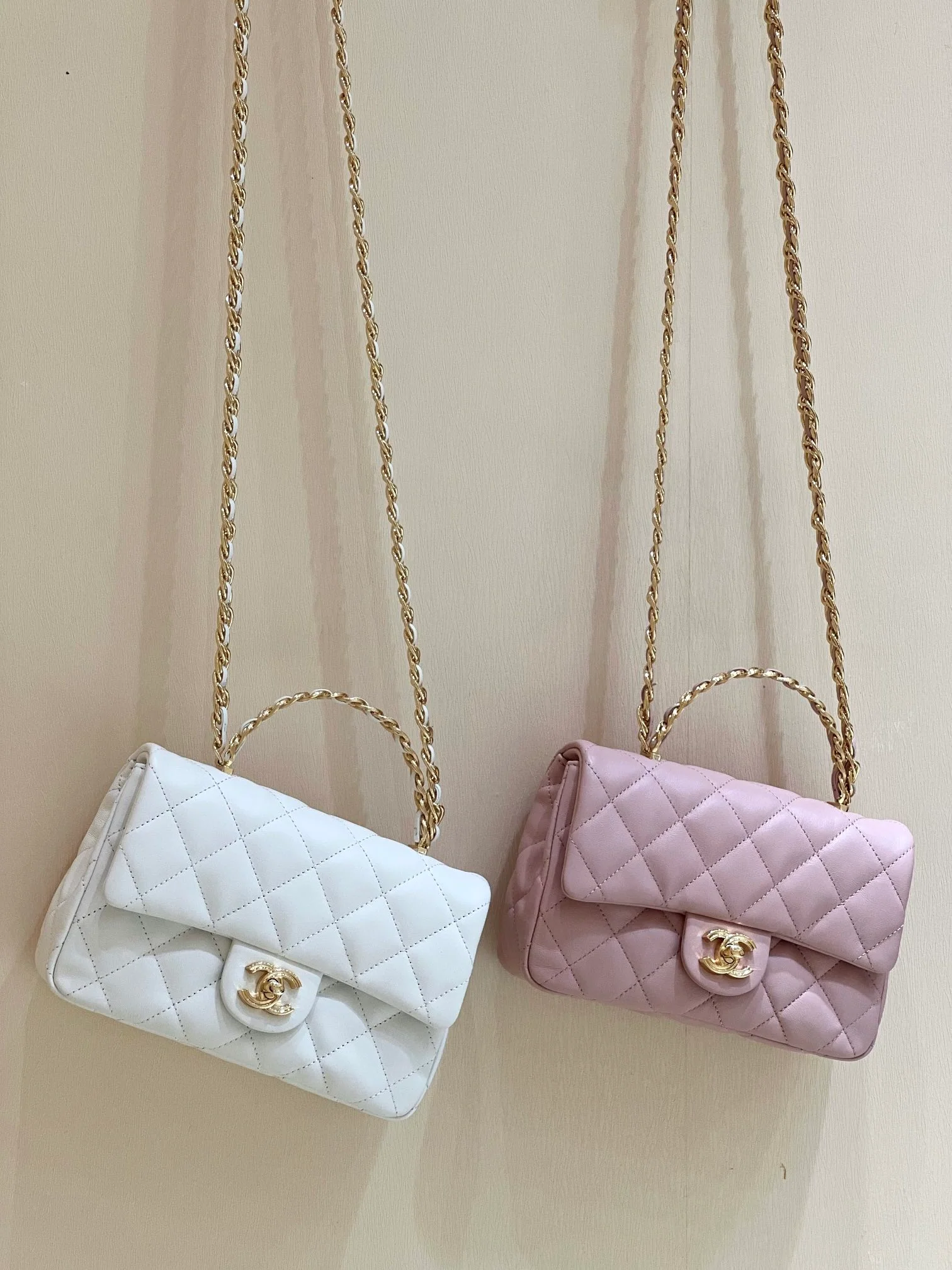 Ручка Chanel 23a CF со стразами - белая