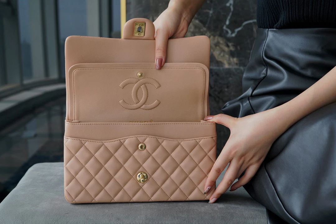 Часы Chanel CF Medium 25cm Milk Tea Apricot Lambskin with Light Gold Buckle CF25