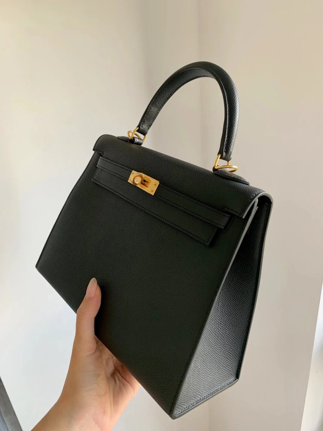 Часы Hermes Kelly 25 Epsom Black с золотой пряжкой
